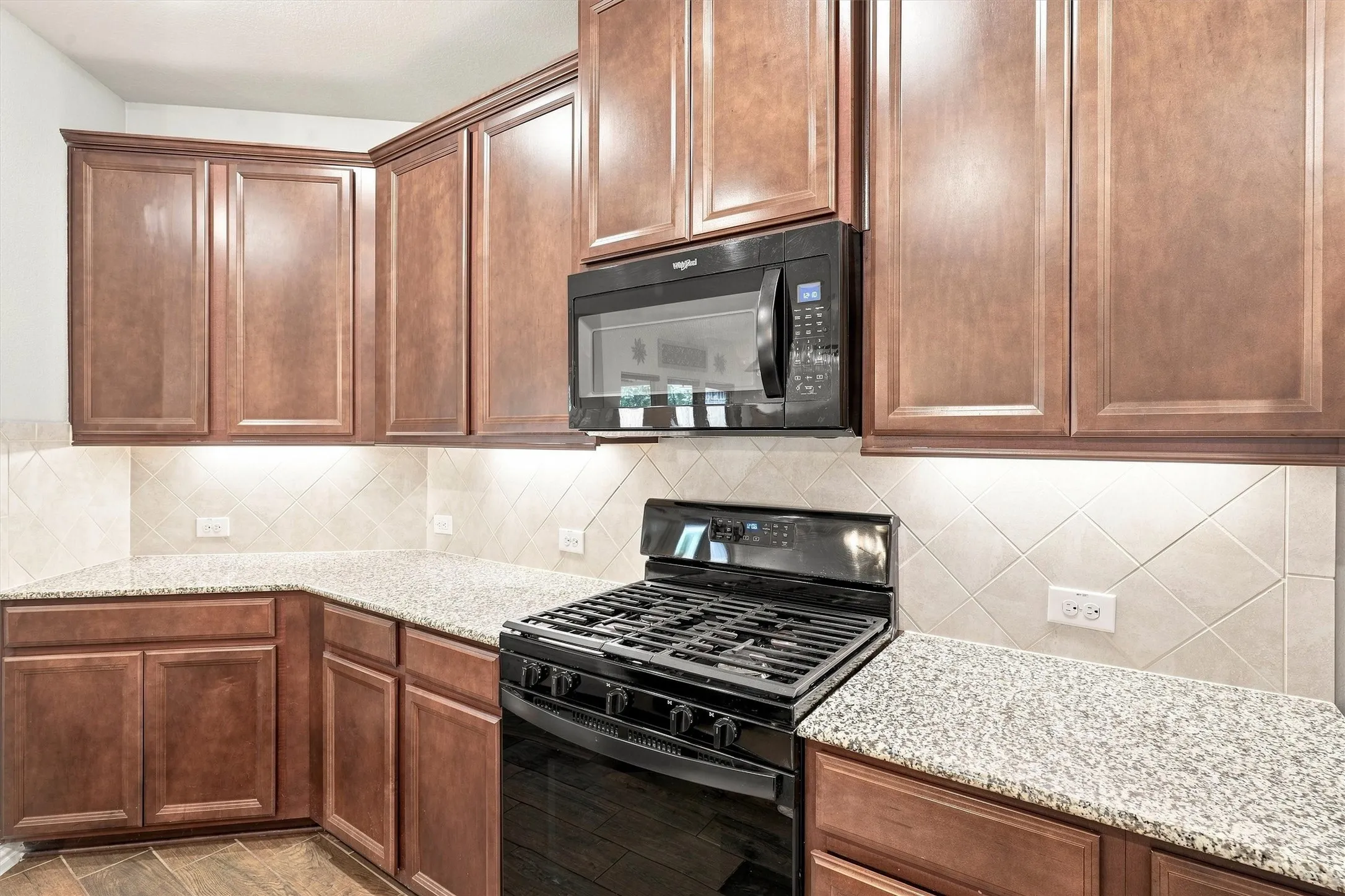 Single Family Residence For Sale in Denton County , 405 Bird Creek Drive, Little Elm, Texas 75068, 3 Bedroom, 2 Bathroom, 2 Garage spaces, 1,713 Sqft, built in 2018, mls#21349779, Real Estate Agent in Little Elm, Homes For Sale in Denton county, Homes For Sale in Little Elm, Realtor in Little Elm Texas, Real Estate Brokerage Independent Realty Texas, Luminita Cordes Realtor