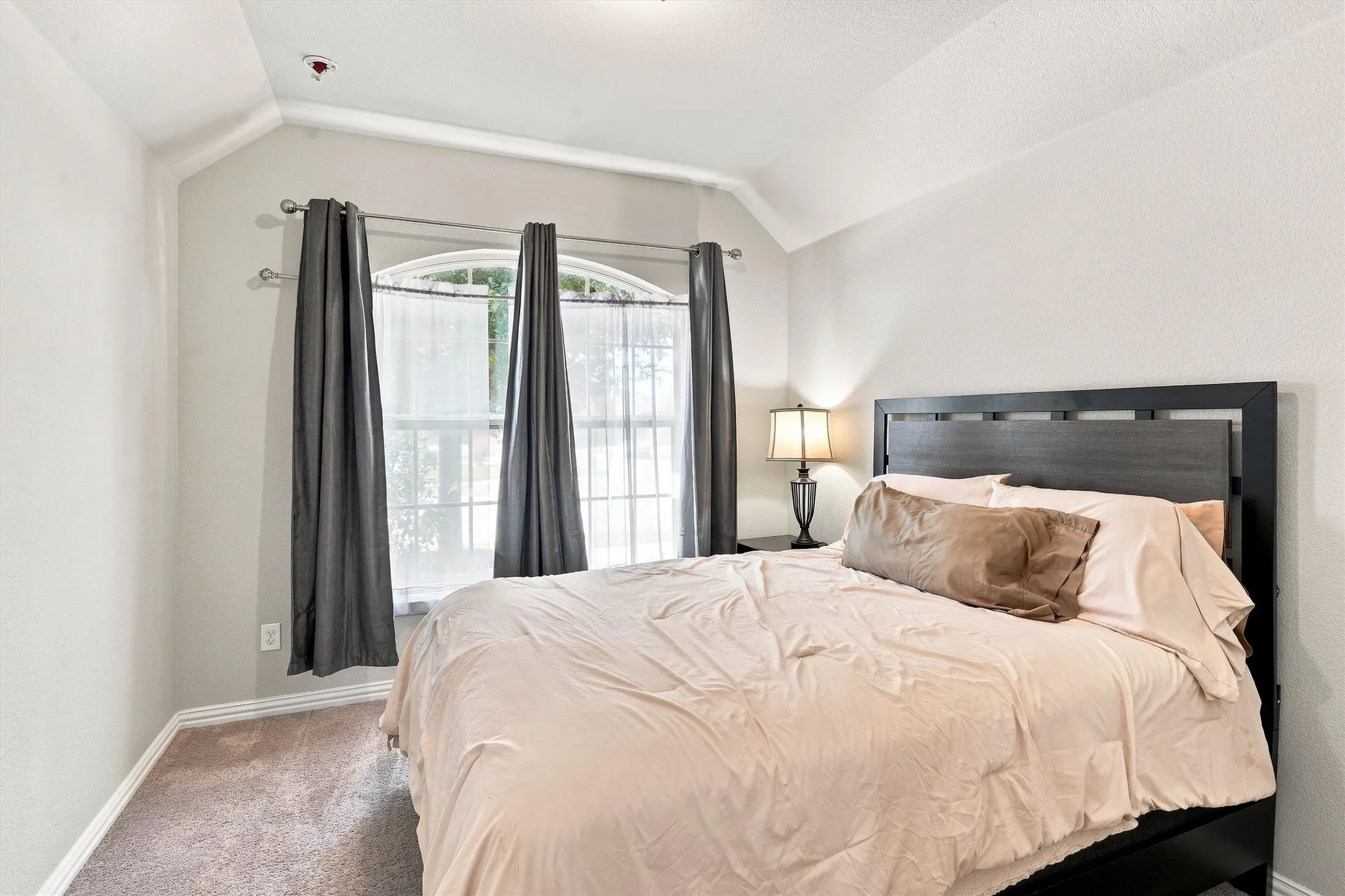 Single Family Residence For Sale in Denton County , 405 Bird Creek Drive, Little Elm, Texas 75068, 3 Bedroom, 2 Bathroom, 2 Garage spaces, 1,713 Sqft, built in 2018, mls#21349779, Real Estate Agent in Little Elm, Homes For Sale in Denton county, Homes For Sale in Little Elm, Realtor in Little Elm Texas, Real Estate Brokerage Independent Realty Texas, Luminita Cordes Realtor