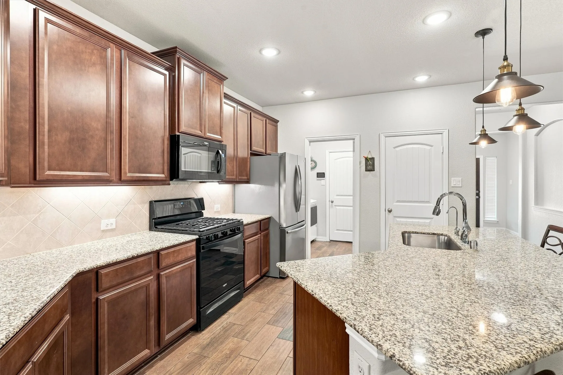 Single Family Residence For Sale in Denton County , 405 Bird Creek Drive, Little Elm, Texas 75068, 3 Bedroom, 2 Bathroom, 2 Garage spaces, 1,713 Sqft, built in 2018, mls#21349779, Real Estate Agent in Little Elm, Homes For Sale in Denton county, Homes For Sale in Little Elm, Realtor in Little Elm Texas, Real Estate Brokerage Independent Realty Texas, Luminita Cordes Realtor