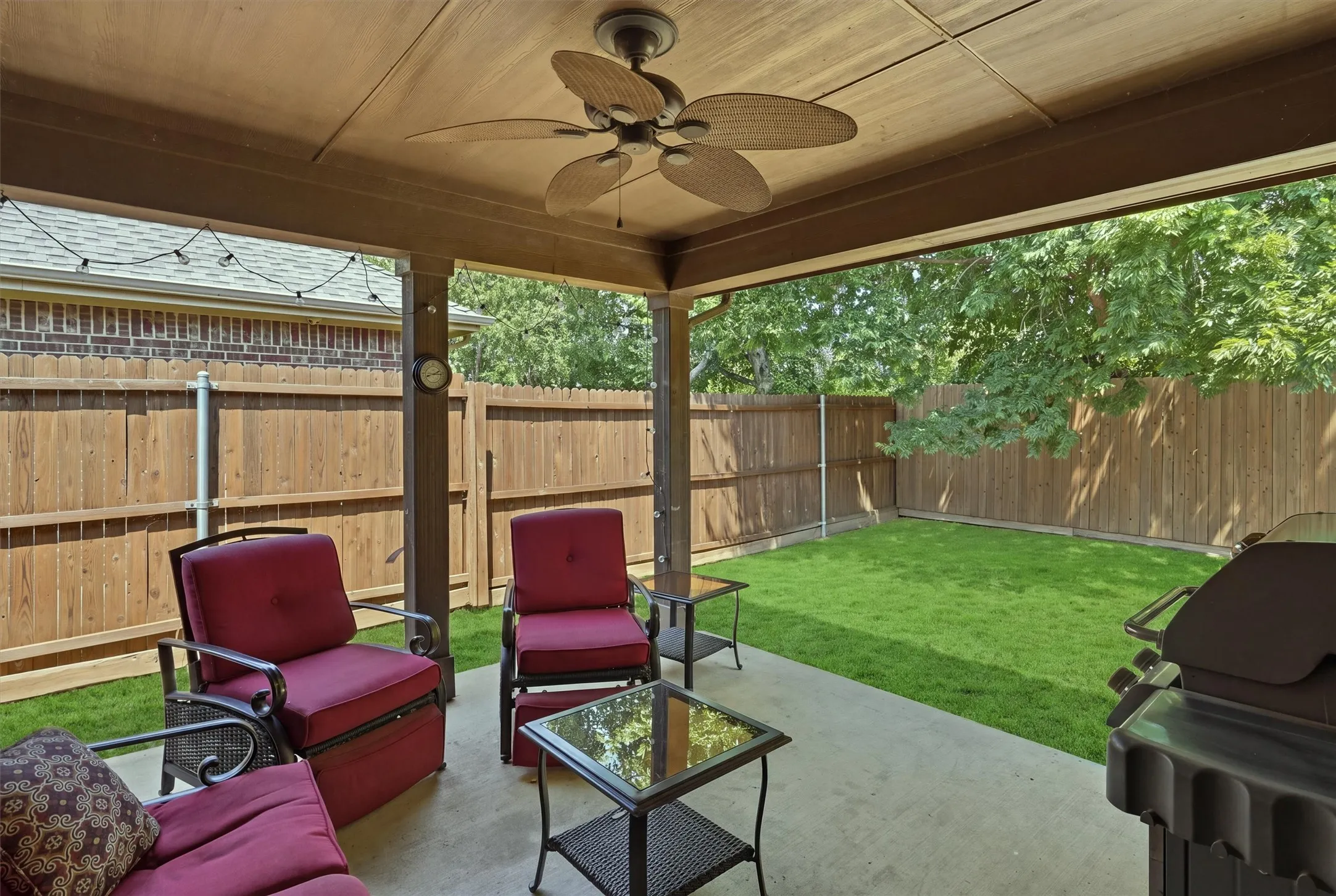 Single Family Residence For Sale in Denton County , 405 Bird Creek Drive, Little Elm, Texas 75068, 3 Bedroom, 2 Bathroom, 2 Garage spaces, 1,713 Sqft, built in 2018, mls#21349779, Real Estate Agent in Little Elm, Homes For Sale in Denton county, Homes For Sale in Little Elm, Realtor in Little Elm Texas, Real Estate Brokerage Independent Realty Texas, Luminita Cordes Realtor