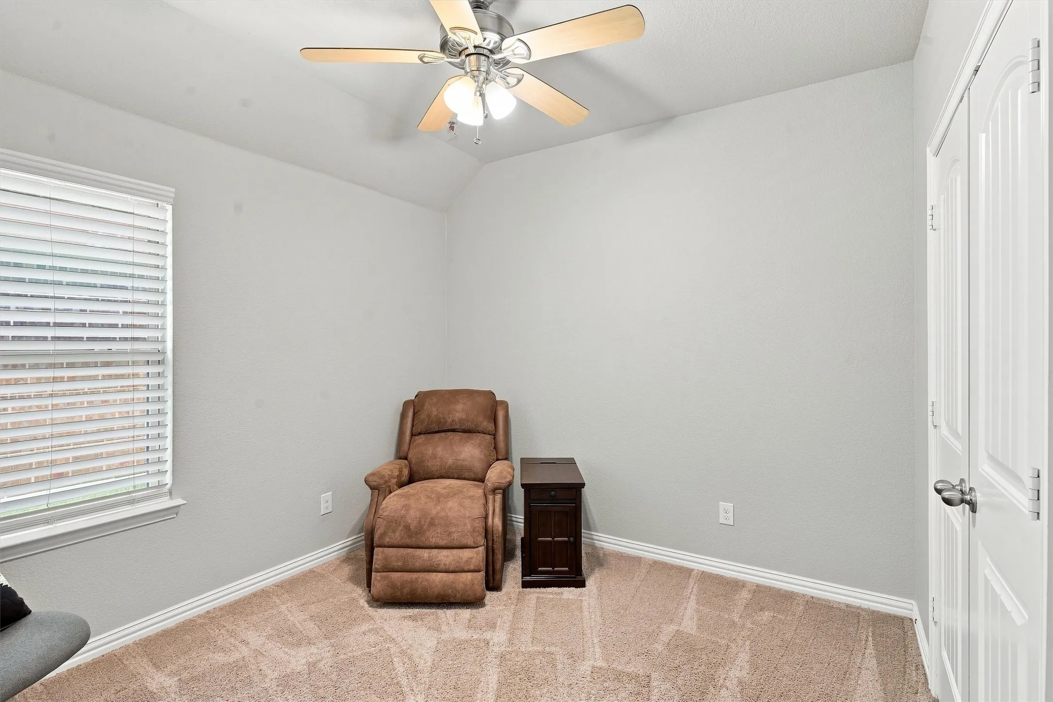 Single Family Residence For Sale in Denton County , 405 Bird Creek Drive, Little Elm, Texas 75068, 3 Bedroom, 2 Bathroom, 2 Garage spaces, 1,713 Sqft, built in 2018, mls#21349779, Real Estate Agent in Little Elm, Homes For Sale in Denton county, Homes For Sale in Little Elm, Realtor in Little Elm Texas, Real Estate Brokerage Independent Realty Texas, Luminita Cordes Realtor
