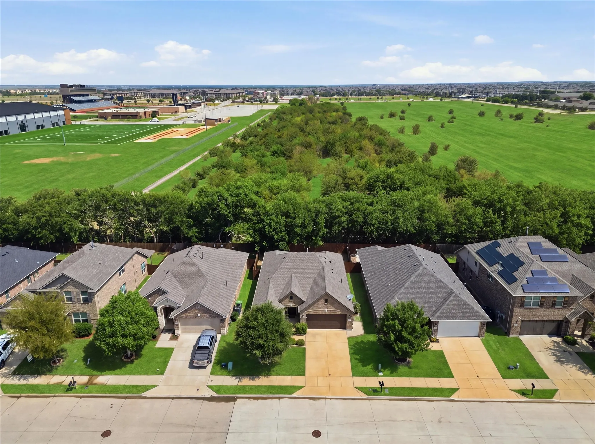 Single Family Residence For Sale in Denton County , 405 Bird Creek Drive, Little Elm, Texas 75068, 3 Bedroom, 2 Bathroom, 2 Garage spaces, 1,713 Sqft, built in 2018, mls#21349779, Real Estate Agent in Little Elm, Homes For Sale in Denton county, Homes For Sale in Little Elm, Realtor in Little Elm Texas, Real Estate Brokerage Independent Realty Texas, Luminita Cordes Realtor