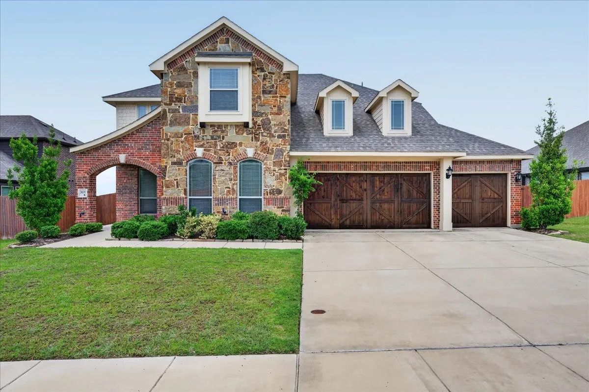 Single Family Residence For Sale in Kaufman County , 3835 Wheatland Trail, Heartland, Texas 75126, 5 Bedroom, 4 Bathroom, 3 Garage spaces, 3,430 Sqft, built in 2019, mls#21352020, Real Estate Agent in Heartland, Homes For Sale in Kaufman county, Homes For Sale in Heartland, Realtor in Heartland Texas, Real Estate Brokerage Independent Realty Texas, Luminita Cordes Realtor