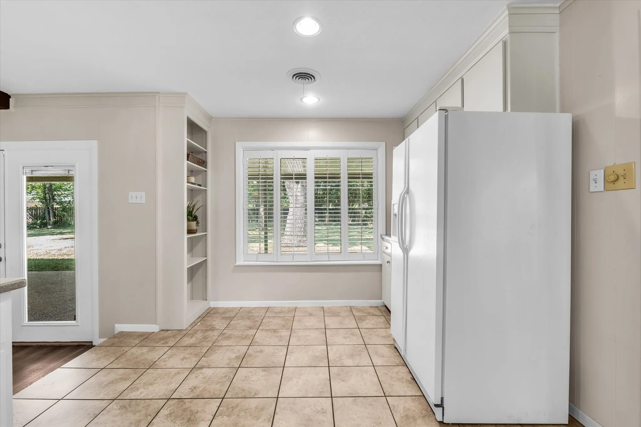 Single Family Residence For Sale in Mc Lennan County , 5709 Silver Lake Circle, Waco, Texas 76710, 4 Bedroom, 3 Bathroom, Garage spaces, 2,673 Sqft, built in 1969, mls#21354382, Real Estate Agent in Waco, Homes For Sale in Mc Lennan county, Homes For Sale in Waco, Realtor in Waco Texas, Real Estate Brokerage Independent Realty Texas, Luminita Cordes Realtor