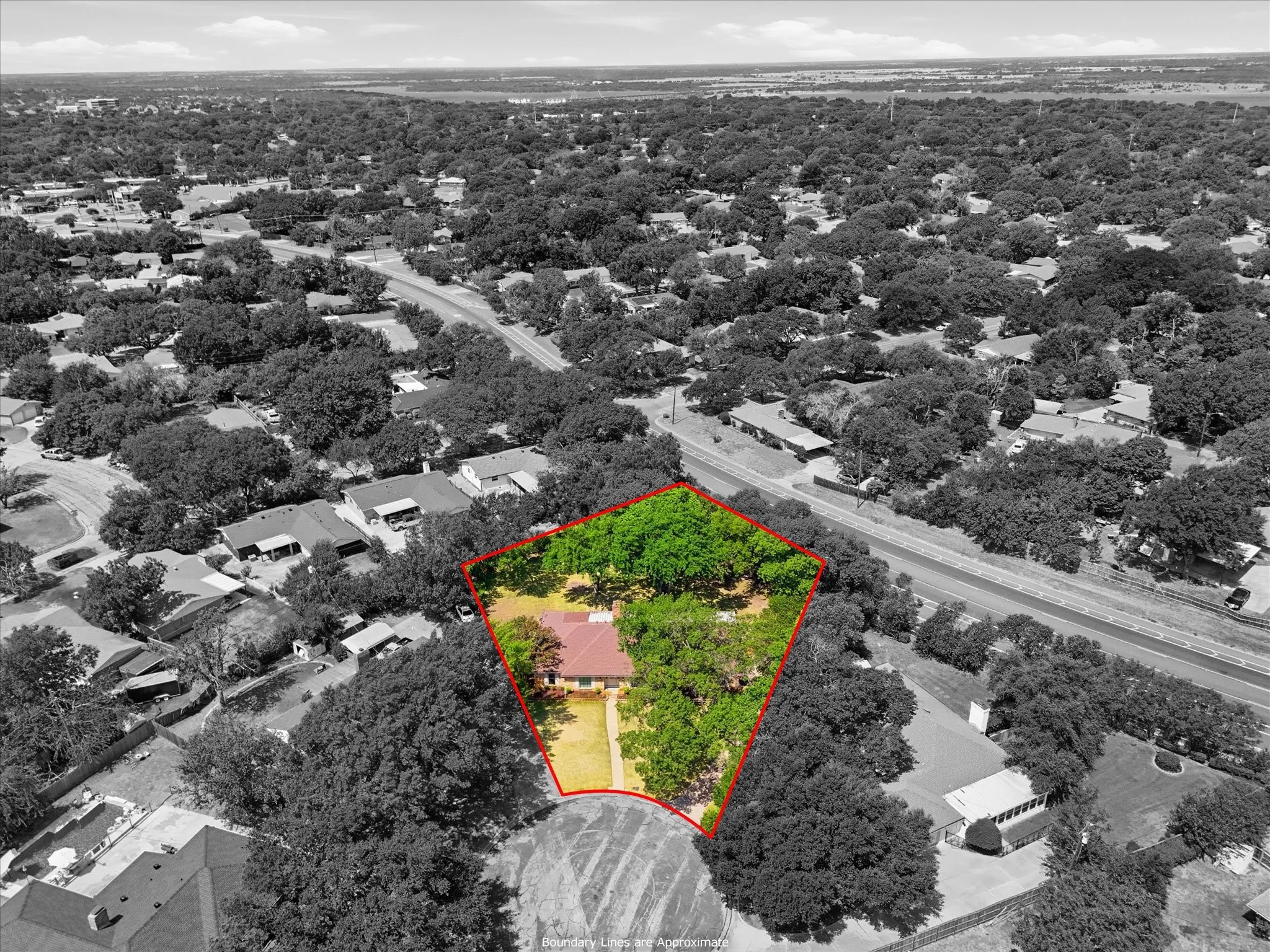 Single Family Residence For Sale in Mc Lennan County , 5709 Silver Lake Circle, Waco, Texas 76710, 4 Bedroom, 3 Bathroom, Garage spaces, 2,673 Sqft, built in 1969, mls#21354382, Real Estate Agent in Waco, Homes For Sale in Mc Lennan county, Homes For Sale in Waco, Realtor in Waco Texas, Real Estate Brokerage Independent Realty Texas, Luminita Cordes Realtor