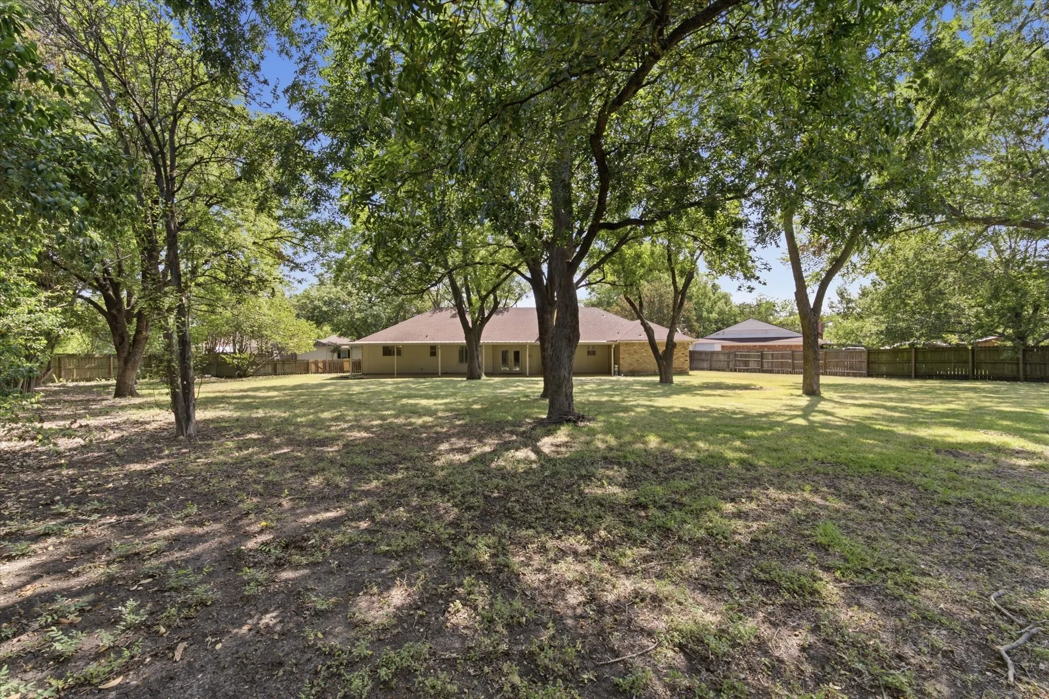 Single Family Residence For Sale in Mc Lennan County , 5709 Silver Lake Circle, Waco, Texas 76710, 4 Bedroom, 3 Bathroom, Garage spaces, 2,673 Sqft, built in 1969, mls#21354382, Real Estate Agent in Waco, Homes For Sale in Mc Lennan county, Homes For Sale in Waco, Realtor in Waco Texas, Real Estate Brokerage Independent Realty Texas, Luminita Cordes Realtor