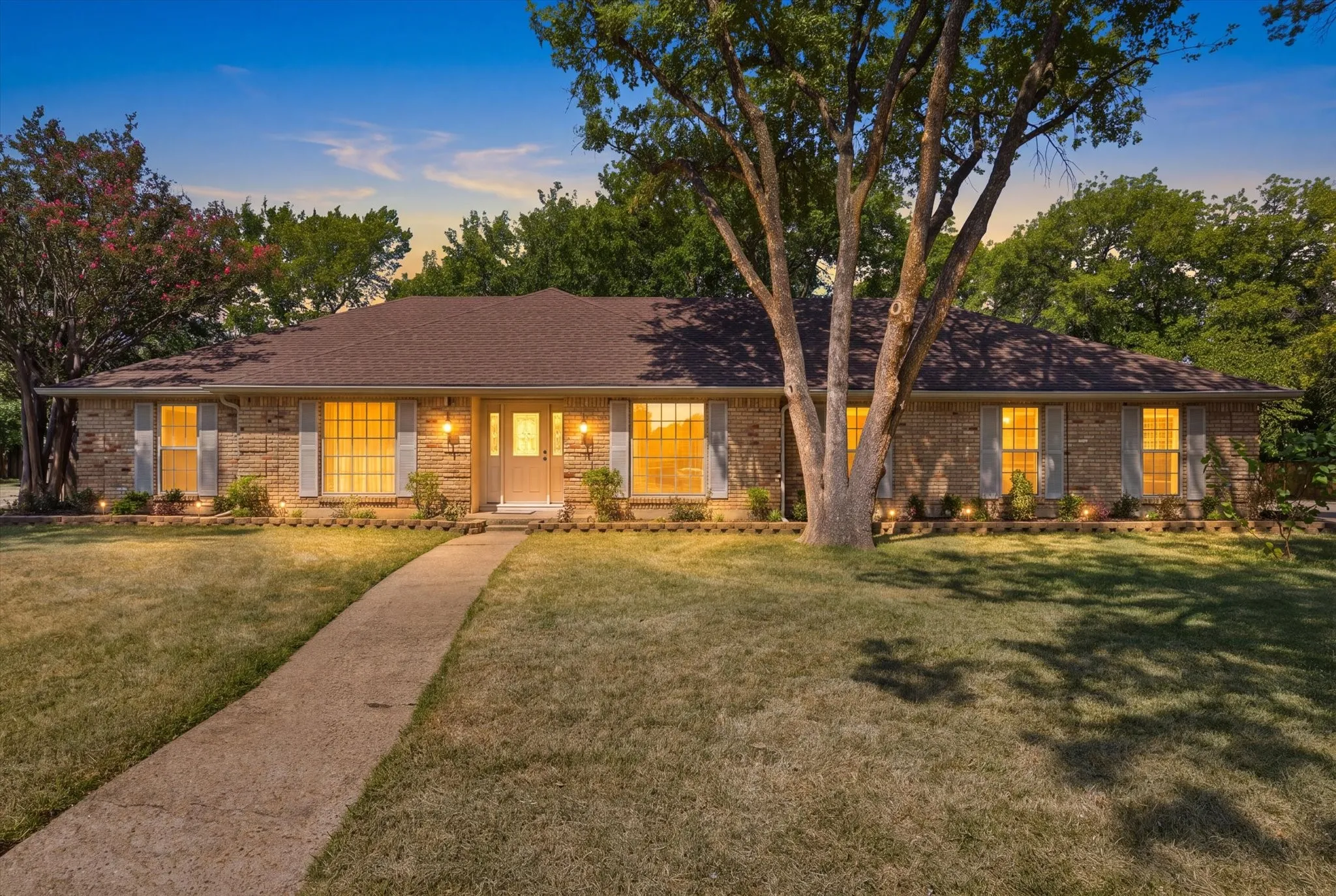 Single Family Residence For Sale in Mc Lennan County , 5709 Silver Lake Circle, Waco, Texas 76710, 4 Bedroom, 3 Bathroom, Garage spaces, 2,673 Sqft, built in 1969, mls#21354382, Real Estate Agent in Waco, Homes For Sale in Mc Lennan county, Homes For Sale in Waco, Realtor in Waco Texas, Real Estate Brokerage Independent Realty Texas, Luminita Cordes Realtor