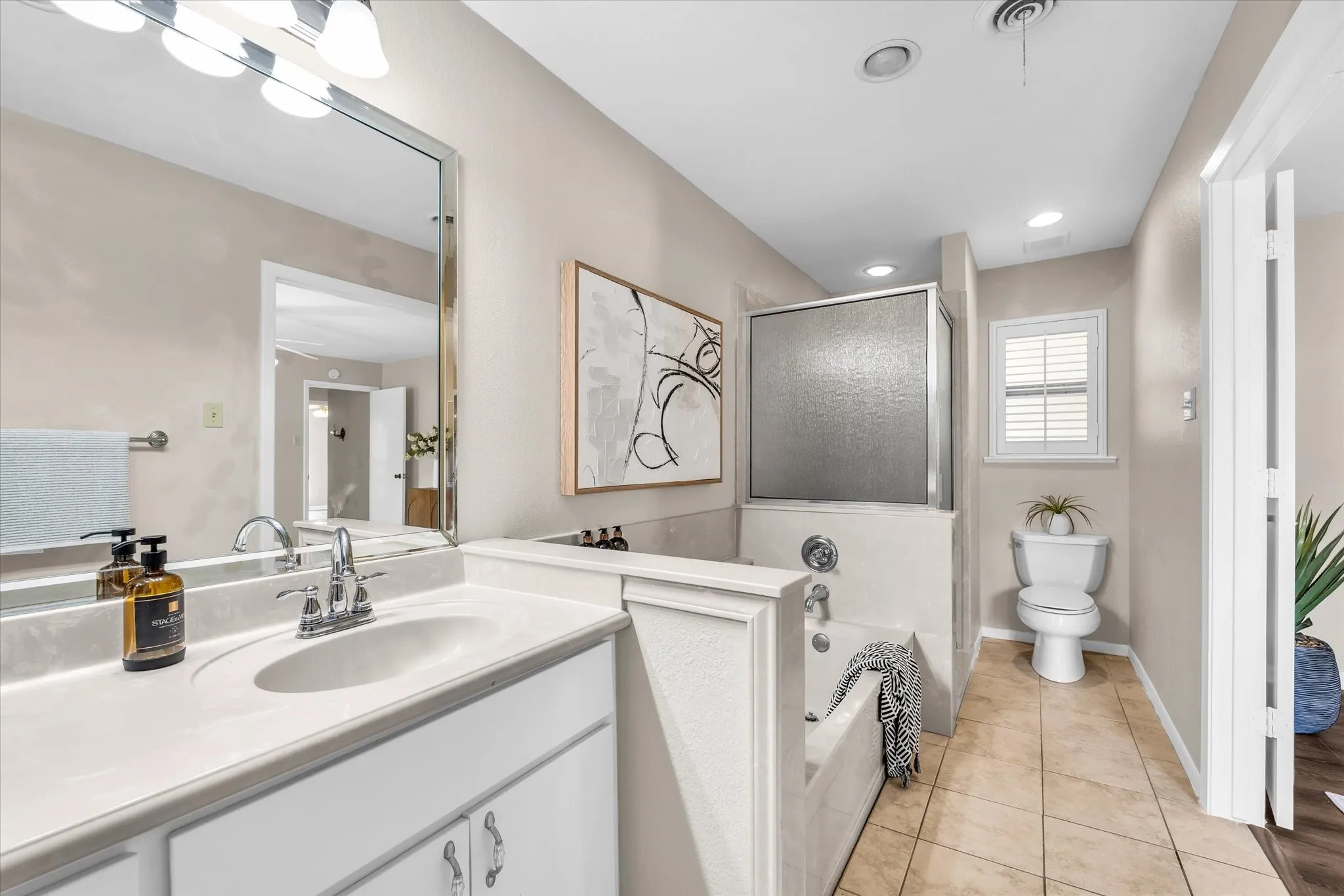 Single Family Residence For Sale in Mc Lennan County , 5709 Silver Lake Circle, Waco, Texas 76710, 4 Bedroom, 3 Bathroom, Garage spaces, 2,673 Sqft, built in 1969, mls#21354382, Real Estate Agent in Waco, Homes For Sale in Mc Lennan county, Homes For Sale in Waco, Realtor in Waco Texas, Real Estate Brokerage Independent Realty Texas, Luminita Cordes Realtor