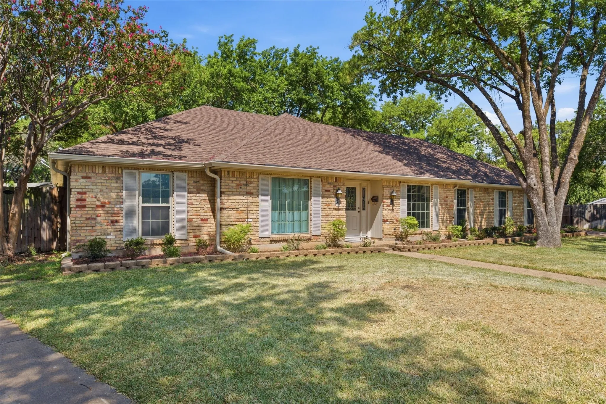 Single Family Residence For Sale in Mc Lennan County , 5709 Silver Lake Circle, Waco, Texas 76710, 4 Bedroom, 3 Bathroom, Garage spaces, 2,673 Sqft, built in 1969, mls#21354382, Real Estate Agent in Waco, Homes For Sale in Mc Lennan county, Homes For Sale in Waco, Realtor in Waco Texas, Real Estate Brokerage Independent Realty Texas, Luminita Cordes Realtor