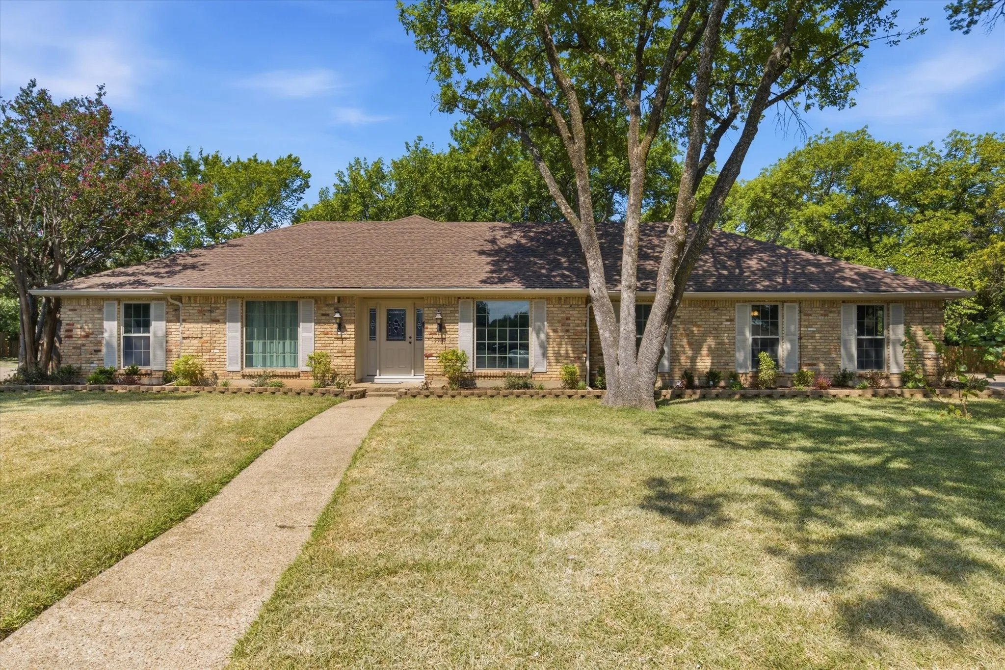Single Family Residence For Sale in Mc Lennan County , 5709 Silver Lake Circle, Waco, Texas 76710, 4 Bedroom, 3 Bathroom, Garage spaces, 2,673 Sqft, built in 1969, mls#21354382, Real Estate Agent in Waco, Homes For Sale in Mc Lennan county, Homes For Sale in Waco, Realtor in Waco Texas, Real Estate Brokerage Independent Realty Texas, Luminita Cordes Realtor