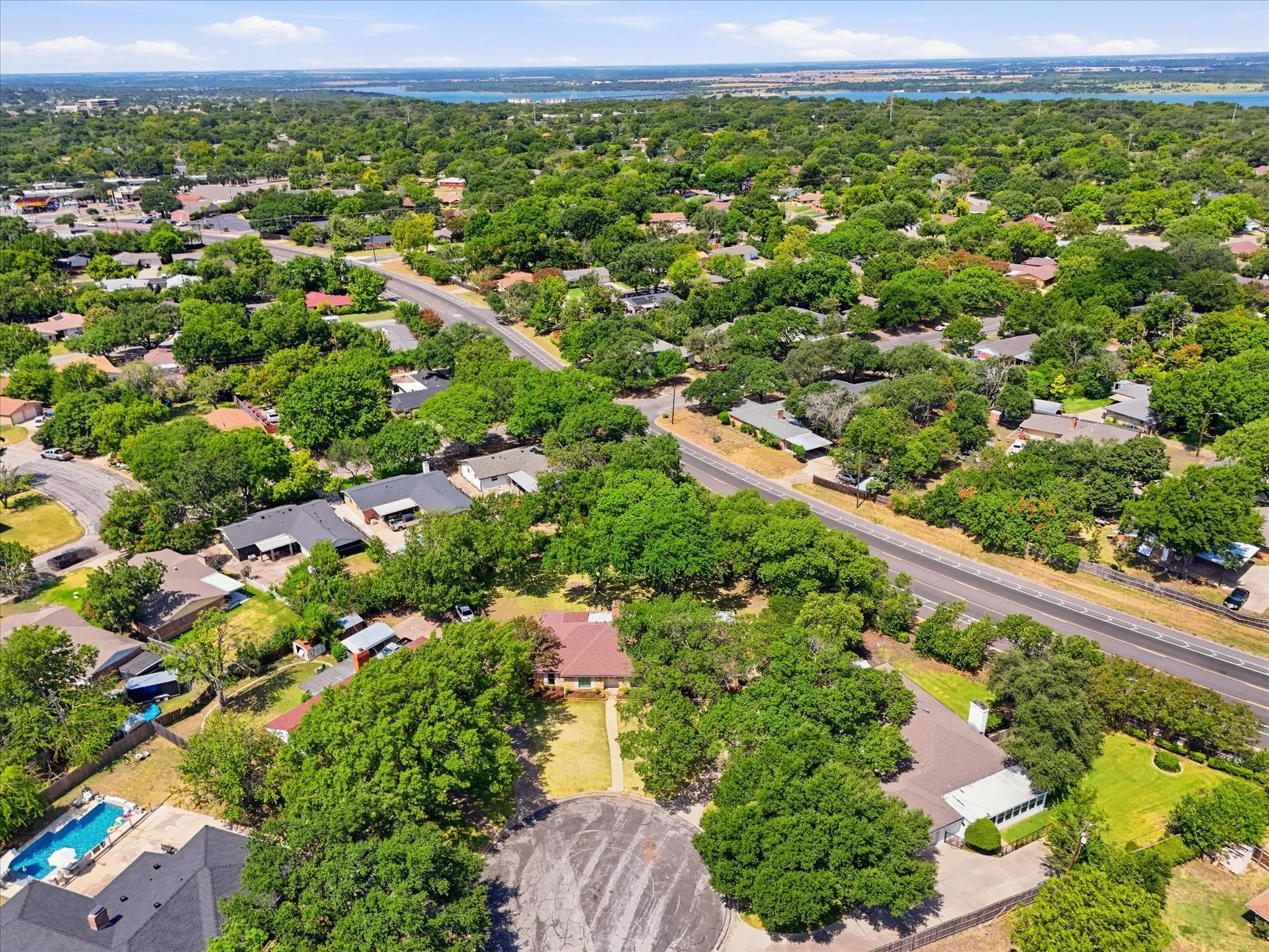 Single Family Residence For Sale in Mc Lennan County , 5709 Silver Lake Circle, Waco, Texas 76710, 4 Bedroom, 3 Bathroom, Garage spaces, 2,673 Sqft, built in 1969, mls#21354382, Real Estate Agent in Waco, Homes For Sale in Mc Lennan county, Homes For Sale in Waco, Realtor in Waco Texas, Real Estate Brokerage Independent Realty Texas, Luminita Cordes Realtor