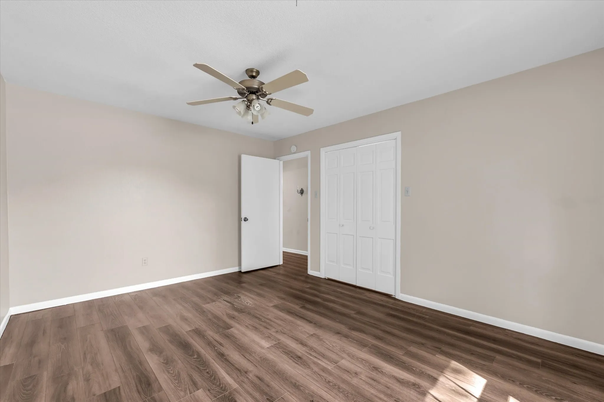 Single Family Residence For Sale in Mc Lennan County , 5709 Silver Lake Circle, Waco, Texas 76710, 4 Bedroom, 3 Bathroom, Garage spaces, 2,673 Sqft, built in 1969, mls#21354382, Real Estate Agent in Waco, Homes For Sale in Mc Lennan county, Homes For Sale in Waco, Realtor in Waco Texas, Real Estate Brokerage Independent Realty Texas, Luminita Cordes Realtor
