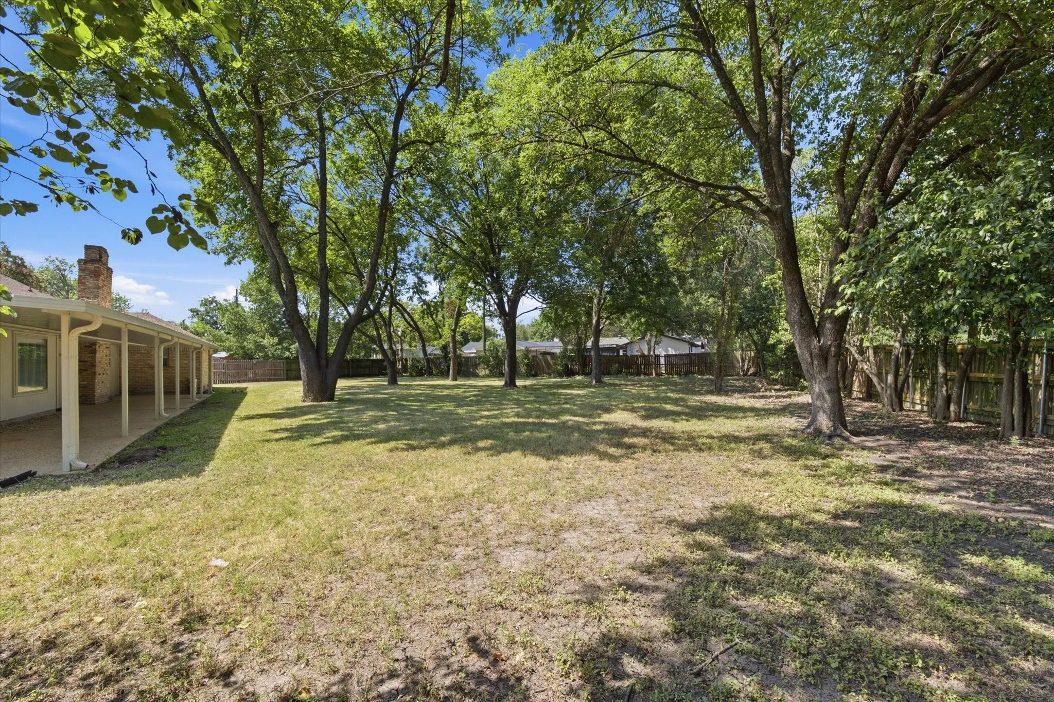 Single Family Residence For Sale in Mc Lennan County , 5709 Silver Lake Circle, Waco, Texas 76710, 4 Bedroom, 3 Bathroom, Garage spaces, 2,673 Sqft, built in 1969, mls#21354382, Real Estate Agent in Waco, Homes For Sale in Mc Lennan county, Homes For Sale in Waco, Realtor in Waco Texas, Real Estate Brokerage Independent Realty Texas, Luminita Cordes Realtor