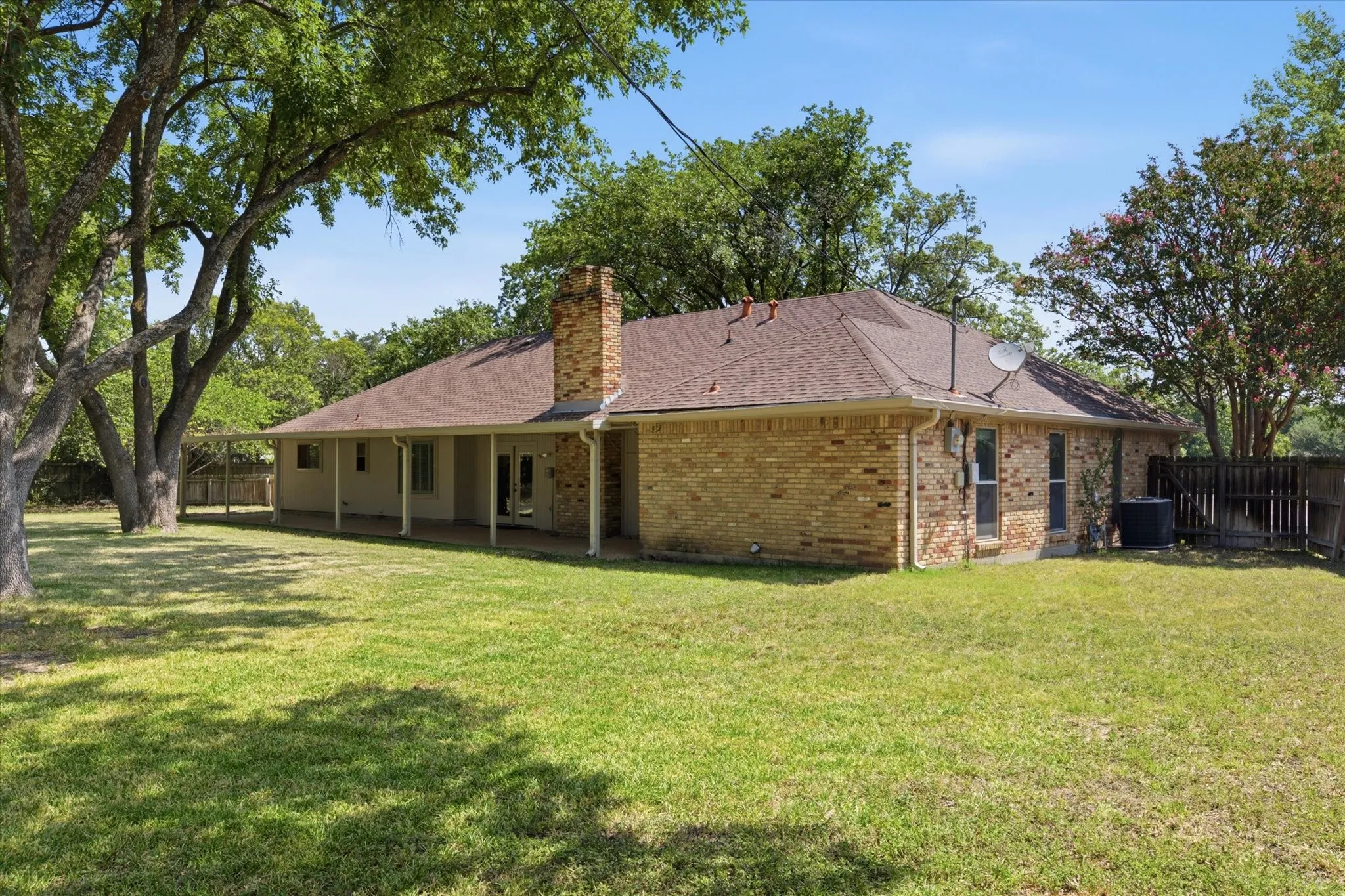 Single Family Residence For Sale in Mc Lennan County , 5709 Silver Lake Circle, Waco, Texas 76710, 4 Bedroom, 3 Bathroom, Garage spaces, 2,673 Sqft, built in 1969, mls#21354382, Real Estate Agent in Waco, Homes For Sale in Mc Lennan county, Homes For Sale in Waco, Realtor in Waco Texas, Real Estate Brokerage Independent Realty Texas, Luminita Cordes Realtor