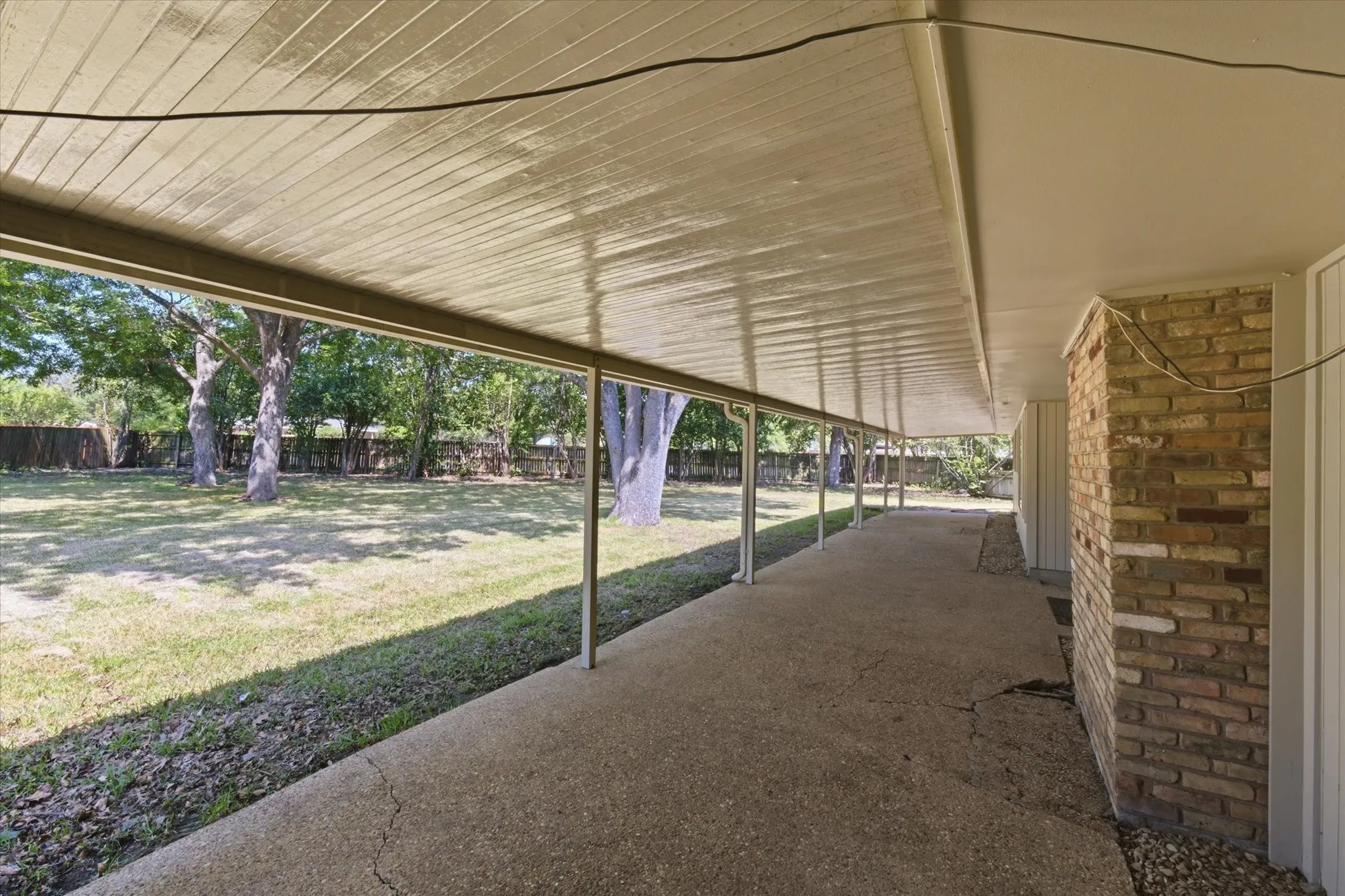 Single Family Residence For Sale in Mc Lennan County , 5709 Silver Lake Circle, Waco, Texas 76710, 4 Bedroom, 3 Bathroom, Garage spaces, 2,673 Sqft, built in 1969, mls#21354382, Real Estate Agent in Waco, Homes For Sale in Mc Lennan county, Homes For Sale in Waco, Realtor in Waco Texas, Real Estate Brokerage Independent Realty Texas, Luminita Cordes Realtor