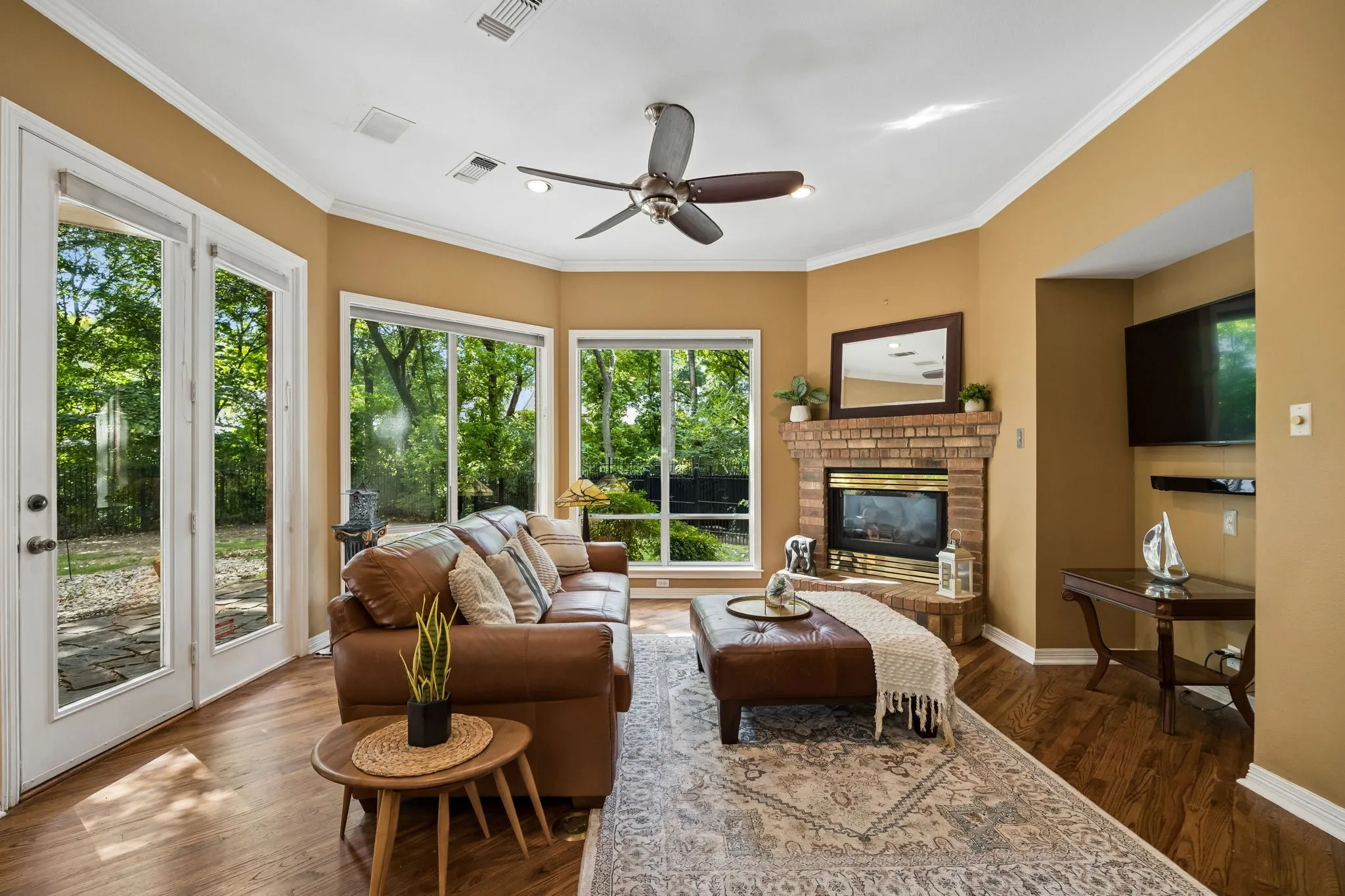 Single Family Residence For Sale in Dallas County , 908 Trailwood Court, Cedar Hill, Texas 75104, 4 Bedroom, 4 Bathroom, 3 Garage spaces, 3,474 Sqft, built in 1994, mls#21354454, Real Estate Agent in Cedar Hill, Homes For Sale in Dallas county, Homes For Sale in Cedar Hill, Realtor in Cedar Hill Texas, Real Estate Brokerage Independent Realty Texas, Luminita Cordes Realtor