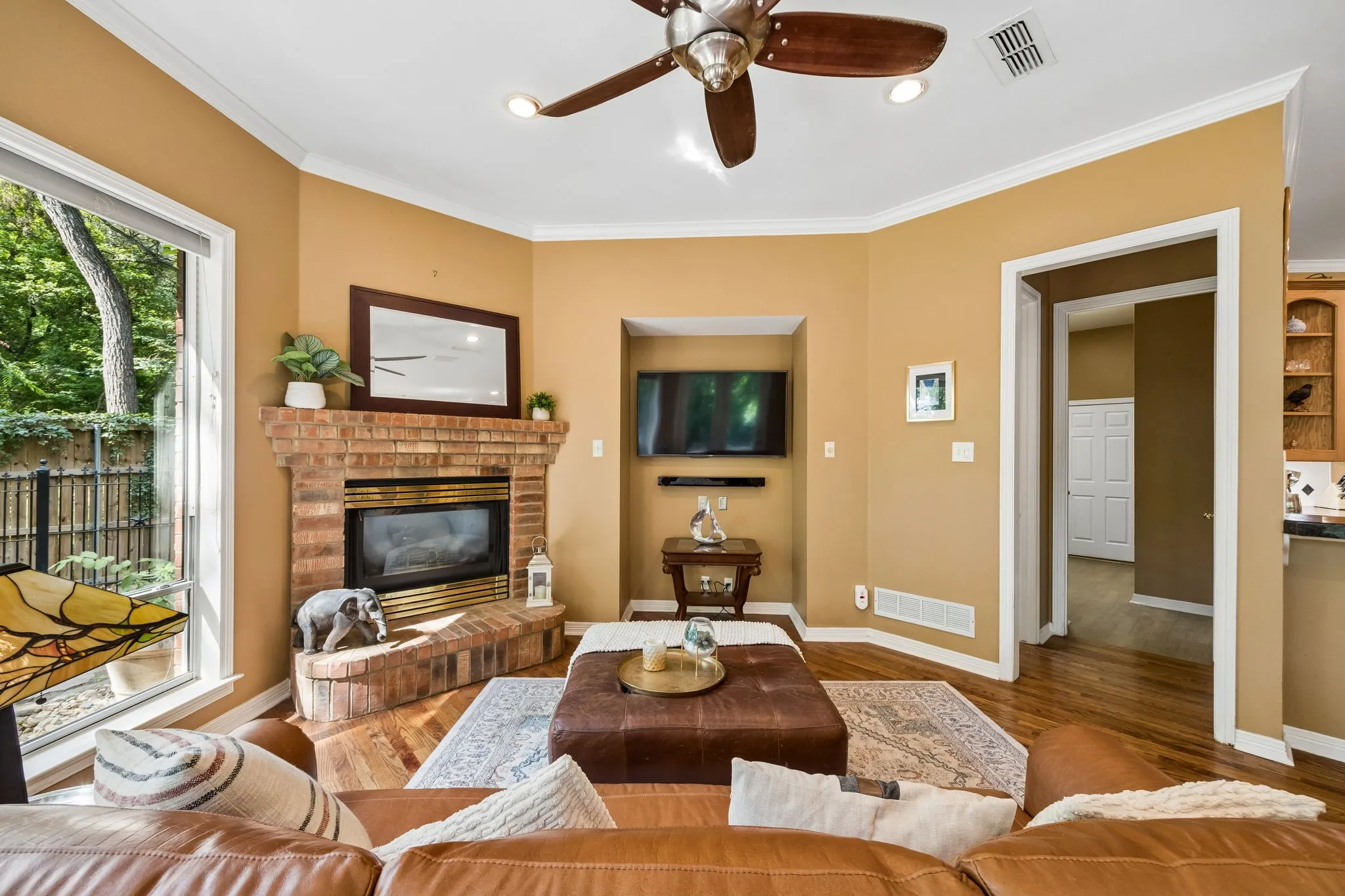 Single Family Residence For Sale in Dallas County , 908 Trailwood Court, Cedar Hill, Texas 75104, 4 Bedroom, 4 Bathroom, 3 Garage spaces, 3,474 Sqft, built in 1994, mls#21354454, Real Estate Agent in Cedar Hill, Homes For Sale in Dallas county, Homes For Sale in Cedar Hill, Realtor in Cedar Hill Texas, Real Estate Brokerage Independent Realty Texas, Luminita Cordes Realtor