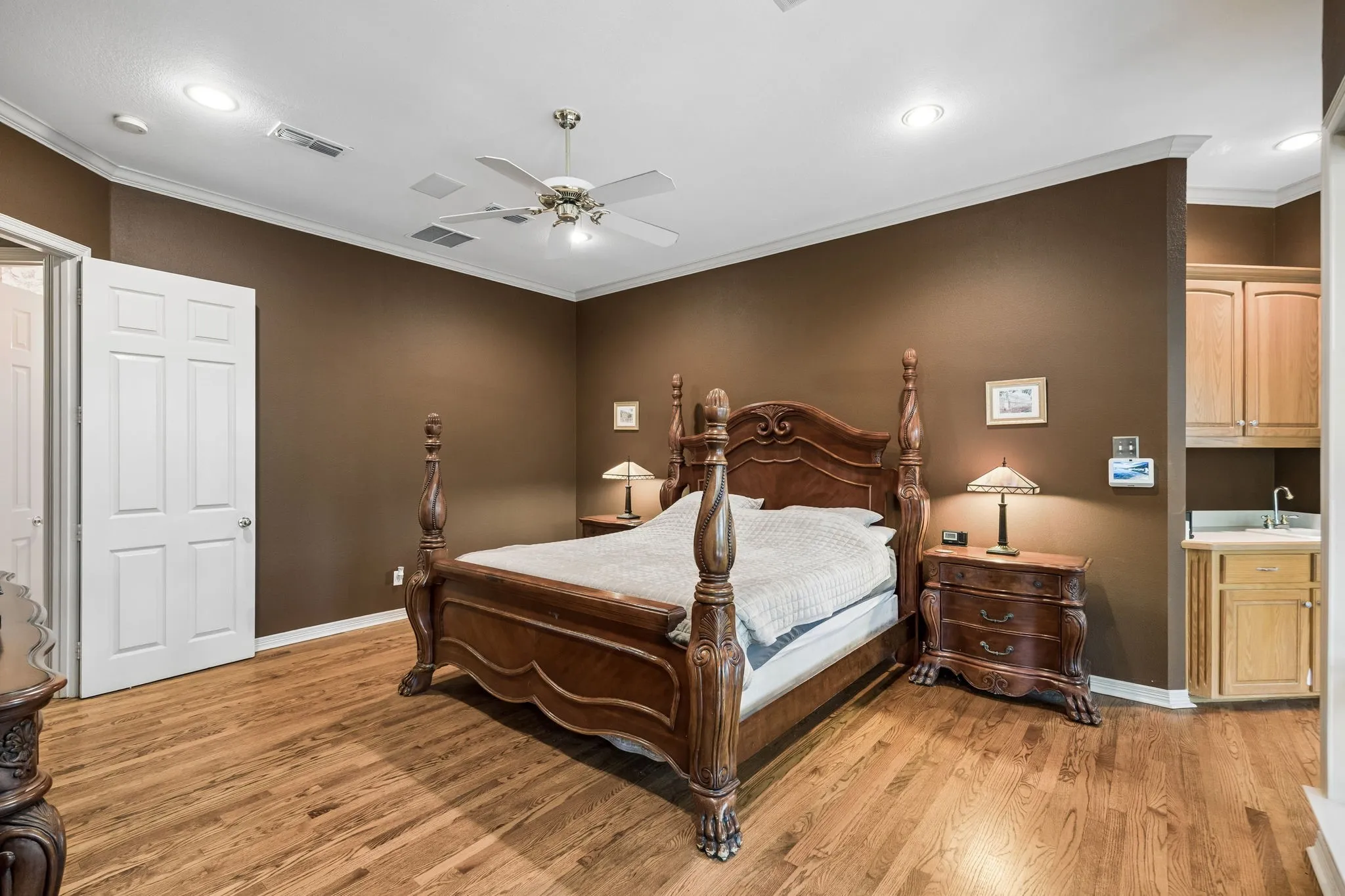 Single Family Residence For Sale in Dallas County , 908 Trailwood Court, Cedar Hill, Texas 75104, 4 Bedroom, 4 Bathroom, 3 Garage spaces, 3,474 Sqft, built in 1994, mls#21354454, Real Estate Agent in Cedar Hill, Homes For Sale in Dallas county, Homes For Sale in Cedar Hill, Realtor in Cedar Hill Texas, Real Estate Brokerage Independent Realty Texas, Luminita Cordes Realtor