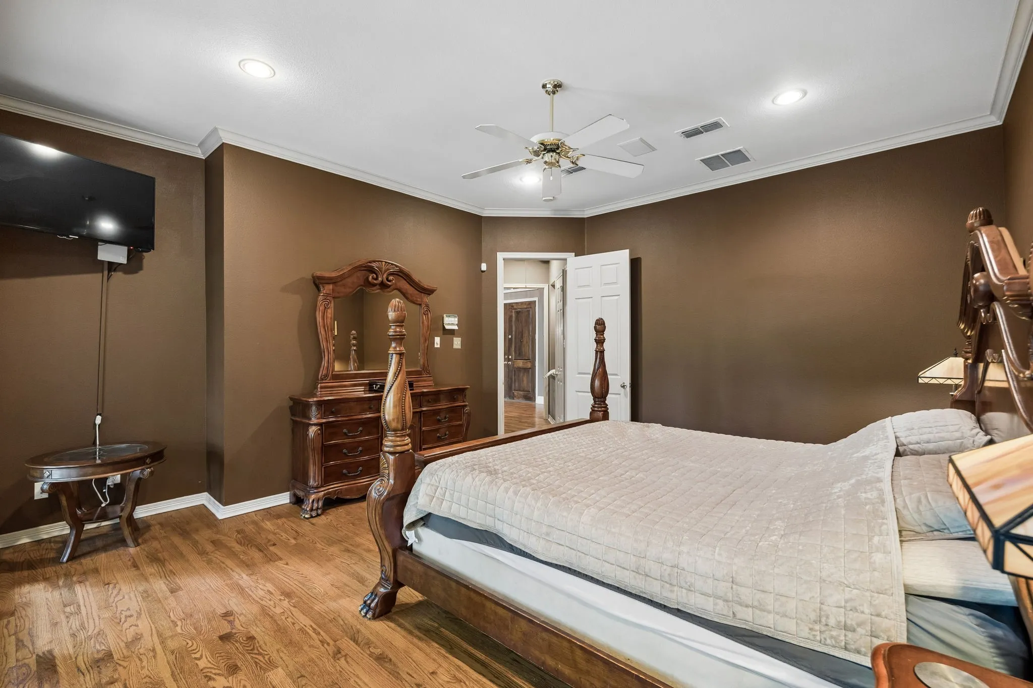 Single Family Residence For Sale in Dallas County , 908 Trailwood Court, Cedar Hill, Texas 75104, 4 Bedroom, 4 Bathroom, 3 Garage spaces, 3,474 Sqft, built in 1994, mls#21354454, Real Estate Agent in Cedar Hill, Homes For Sale in Dallas county, Homes For Sale in Cedar Hill, Realtor in Cedar Hill Texas, Real Estate Brokerage Independent Realty Texas, Luminita Cordes Realtor