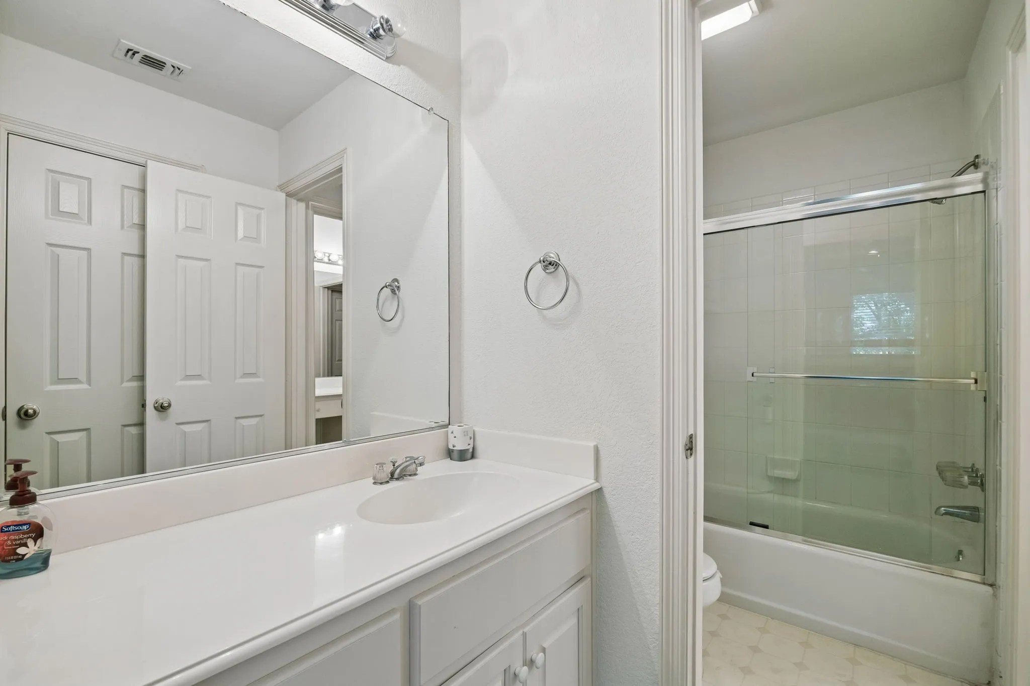 Single Family Residence For Sale in Dallas County , 908 Trailwood Court, Cedar Hill, Texas 75104, 4 Bedroom, 4 Bathroom, 3 Garage spaces, 3,474 Sqft, built in 1994, mls#21354454, Real Estate Agent in Cedar Hill, Homes For Sale in Dallas county, Homes For Sale in Cedar Hill, Realtor in Cedar Hill Texas, Real Estate Brokerage Independent Realty Texas, Luminita Cordes Realtor