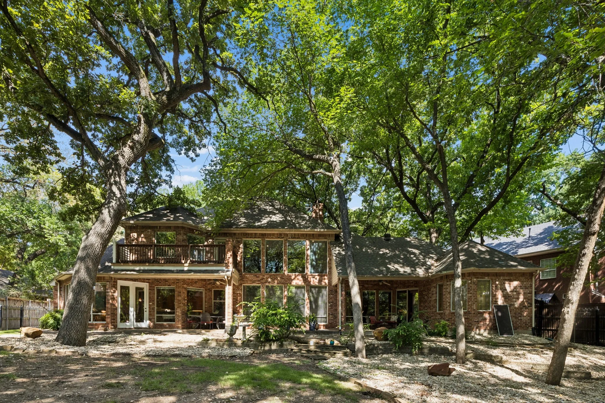 Single Family Residence For Sale in Dallas County , 908 Trailwood Court, Cedar Hill, Texas 75104, 4 Bedroom, 4 Bathroom, 3 Garage spaces, 3,474 Sqft, built in 1994, mls#21354454, Real Estate Agent in Cedar Hill, Homes For Sale in Dallas county, Homes For Sale in Cedar Hill, Realtor in Cedar Hill Texas, Real Estate Brokerage Independent Realty Texas, Luminita Cordes Realtor