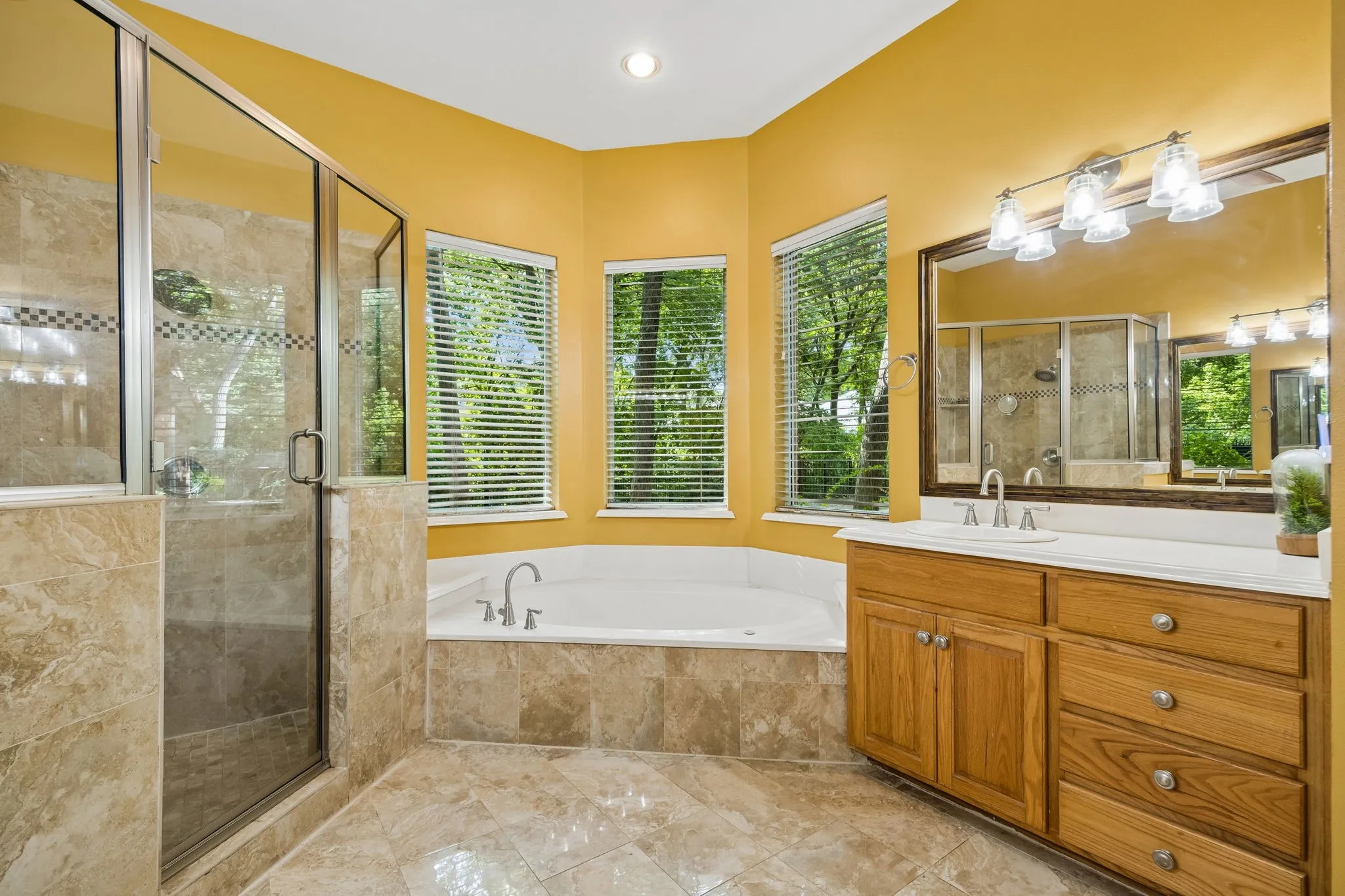 Single Family Residence For Sale in Dallas County , 908 Trailwood Court, Cedar Hill, Texas 75104, 4 Bedroom, 4 Bathroom, 3 Garage spaces, 3,474 Sqft, built in 1994, mls#21354454, Real Estate Agent in Cedar Hill, Homes For Sale in Dallas county, Homes For Sale in Cedar Hill, Realtor in Cedar Hill Texas, Real Estate Brokerage Independent Realty Texas, Luminita Cordes Realtor