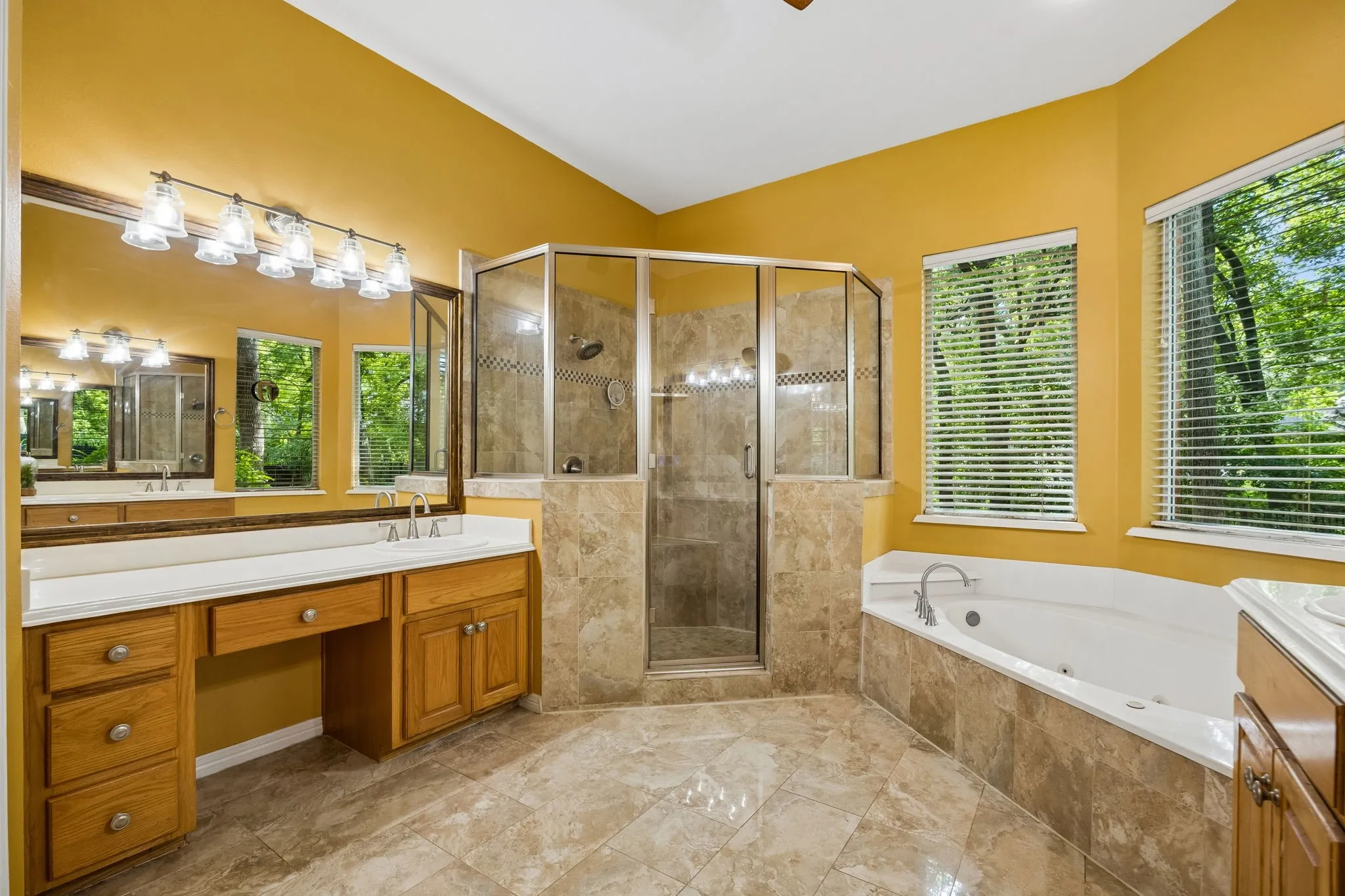 Single Family Residence For Sale in Dallas County , 908 Trailwood Court, Cedar Hill, Texas 75104, 4 Bedroom, 4 Bathroom, 3 Garage spaces, 3,474 Sqft, built in 1994, mls#21354454, Real Estate Agent in Cedar Hill, Homes For Sale in Dallas county, Homes For Sale in Cedar Hill, Realtor in Cedar Hill Texas, Real Estate Brokerage Independent Realty Texas, Luminita Cordes Realtor