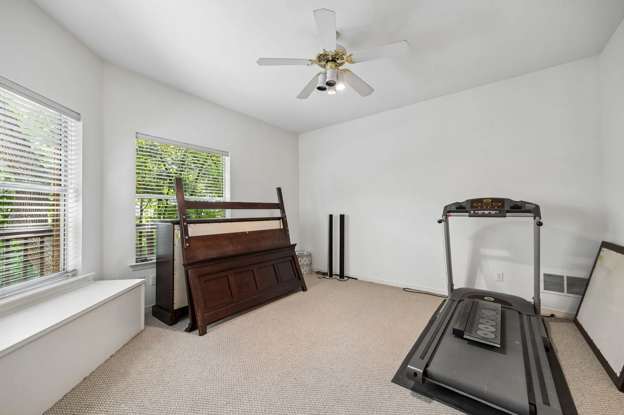 Single Family Residence For Sale in Dallas County , 908 Trailwood Court, Cedar Hill, Texas 75104, 4 Bedroom, 4 Bathroom, 3 Garage spaces, 3,474 Sqft, built in 1994, mls#21354454, Real Estate Agent in Cedar Hill, Homes For Sale in Dallas county, Homes For Sale in Cedar Hill, Realtor in Cedar Hill Texas, Real Estate Brokerage Independent Realty Texas, Luminita Cordes Realtor