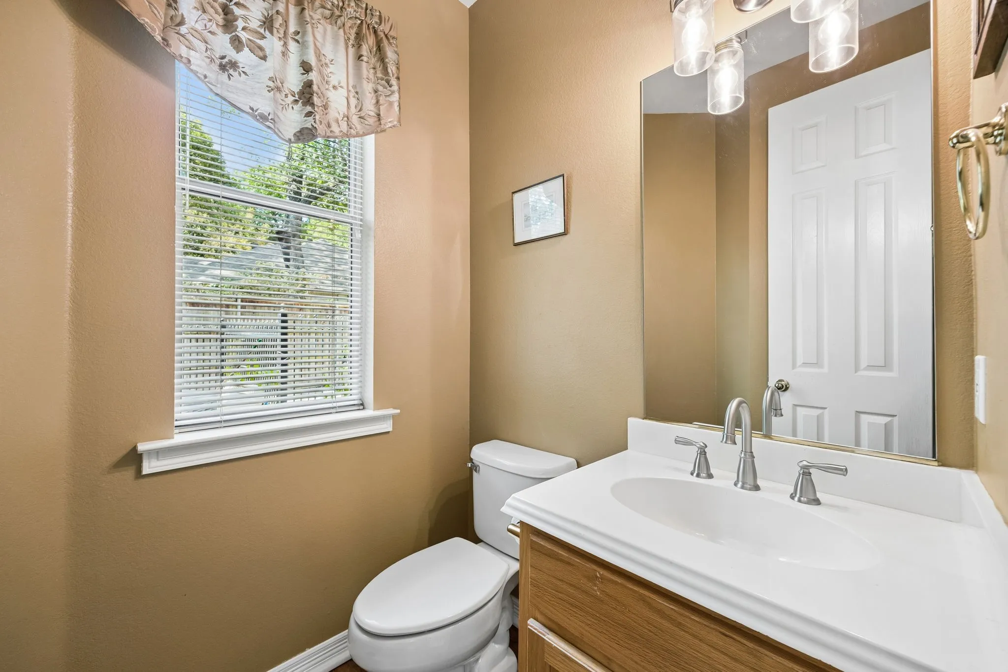 Single Family Residence For Sale in Dallas County , 908 Trailwood Court, Cedar Hill, Texas 75104, 4 Bedroom, 4 Bathroom, 3 Garage spaces, 3,474 Sqft, built in 1994, mls#21354454, Real Estate Agent in Cedar Hill, Homes For Sale in Dallas county, Homes For Sale in Cedar Hill, Realtor in Cedar Hill Texas, Real Estate Brokerage Independent Realty Texas, Luminita Cordes Realtor