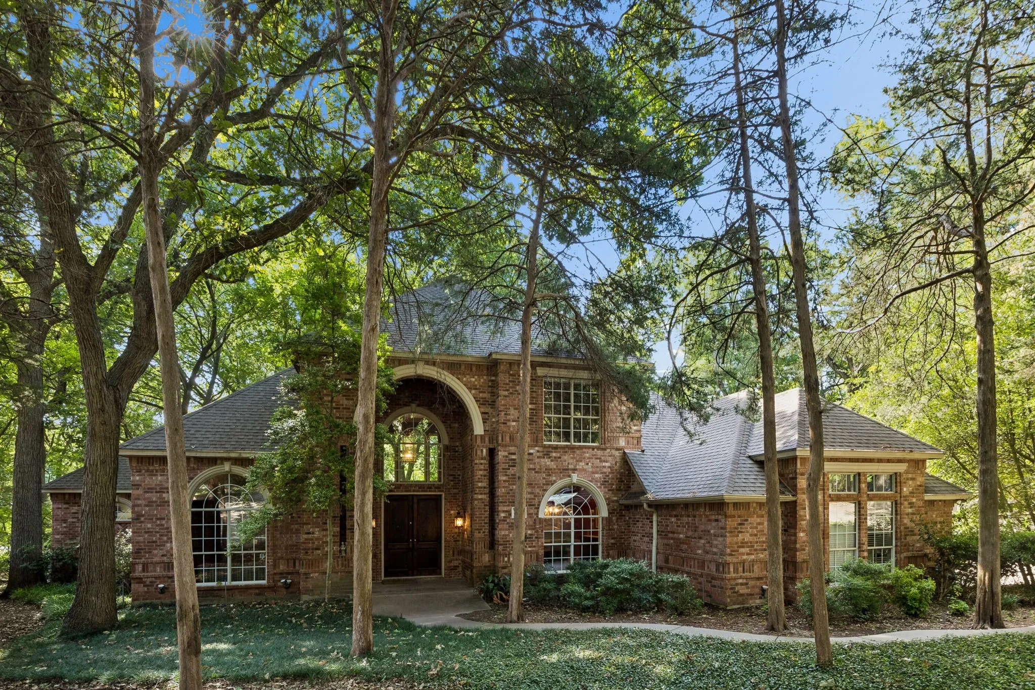 Single Family Residence For Sale in Dallas County , 908 Trailwood Court, Cedar Hill, Texas 75104, 4 Bedroom, 4 Bathroom, 3 Garage spaces, 3,474 Sqft, built in 1994, mls#21354454, Real Estate Agent in Cedar Hill, Homes For Sale in Dallas county, Homes For Sale in Cedar Hill, Realtor in Cedar Hill Texas, Real Estate Brokerage Independent Realty Texas, Luminita Cordes Realtor