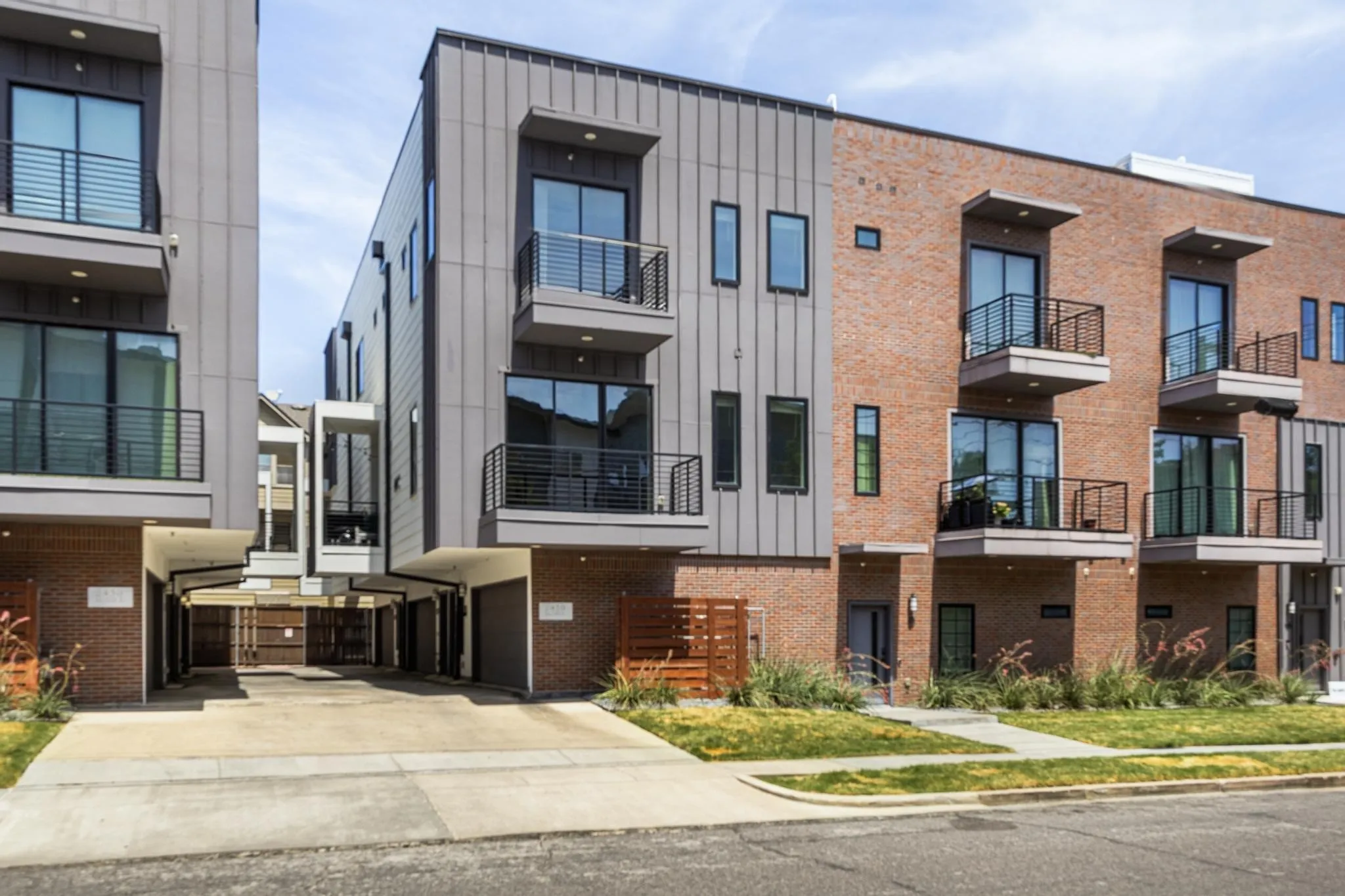 Condominium For Sale in Dallas County , 2450 N Garrett Avenue 14, Dallas, Texas 75206, 2 Bedroom, 3 Bathroom, 2 Garage spaces, 1,737 Sqft, built in 2019, mls#21354403, Real Estate Agent in Dallas, Homes For Sale in Dallas county, Homes For Sale in Dallas, Realtor in Dallas Texas, Real Estate Brokerage Independent Realty Texas, Luminita Cordes Realtor