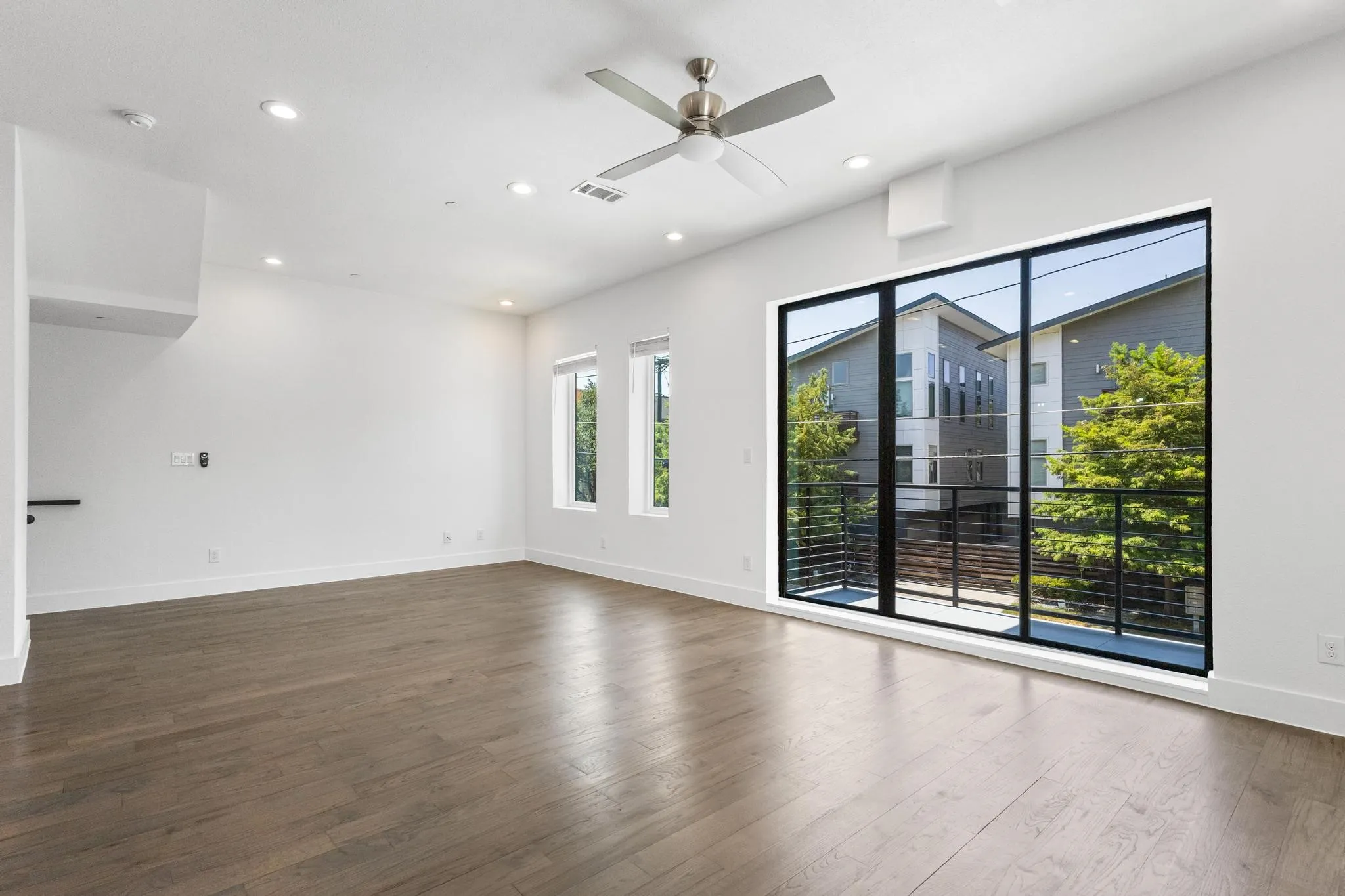 Condominium For Sale in Dallas County , 2450 N Garrett Avenue 14, Dallas, Texas 75206, 2 Bedroom, 3 Bathroom, 2 Garage spaces, 1,737 Sqft, built in 2019, mls#21354403, Real Estate Agent in Dallas, Homes For Sale in Dallas county, Homes For Sale in Dallas, Realtor in Dallas Texas, Real Estate Brokerage Independent Realty Texas, Luminita Cordes Realtor