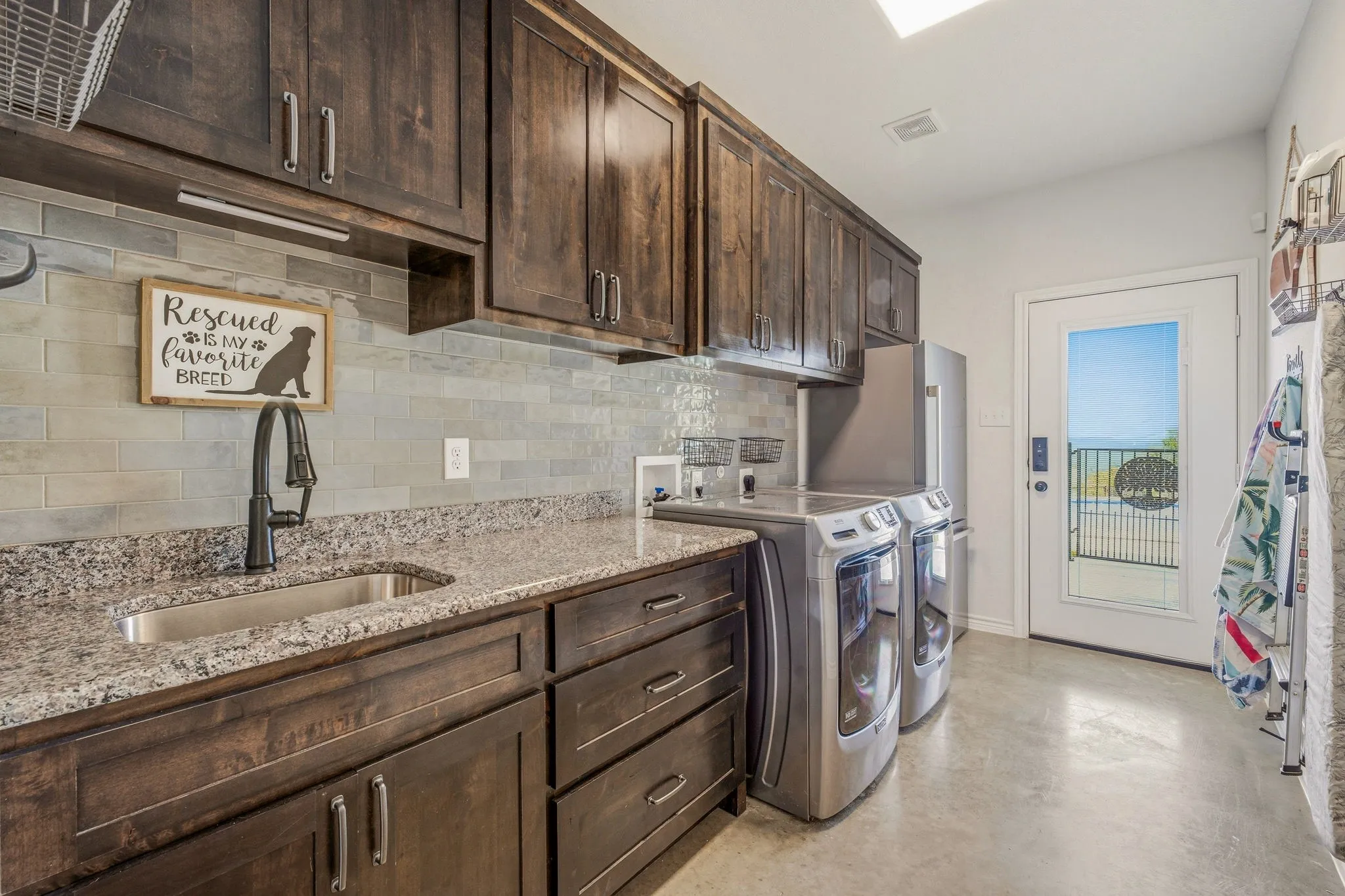 Single Family Residence For Sale in Erath County , 4305 Skyline Drive, Bluff Dale, Texas 76433, 3 Bedroom, 2 Bathroom, 2 Garage spaces, 2,094 Sqft, built in 2021, mls#21354208, Real Estate Agent in Bluff Dale, Homes For Sale in Erath county, Homes For Sale in Bluff Dale, Realtor in Bluff Dale Texas, Real Estate Brokerage Independent Realty Texas, Luminita Cordes Realtor