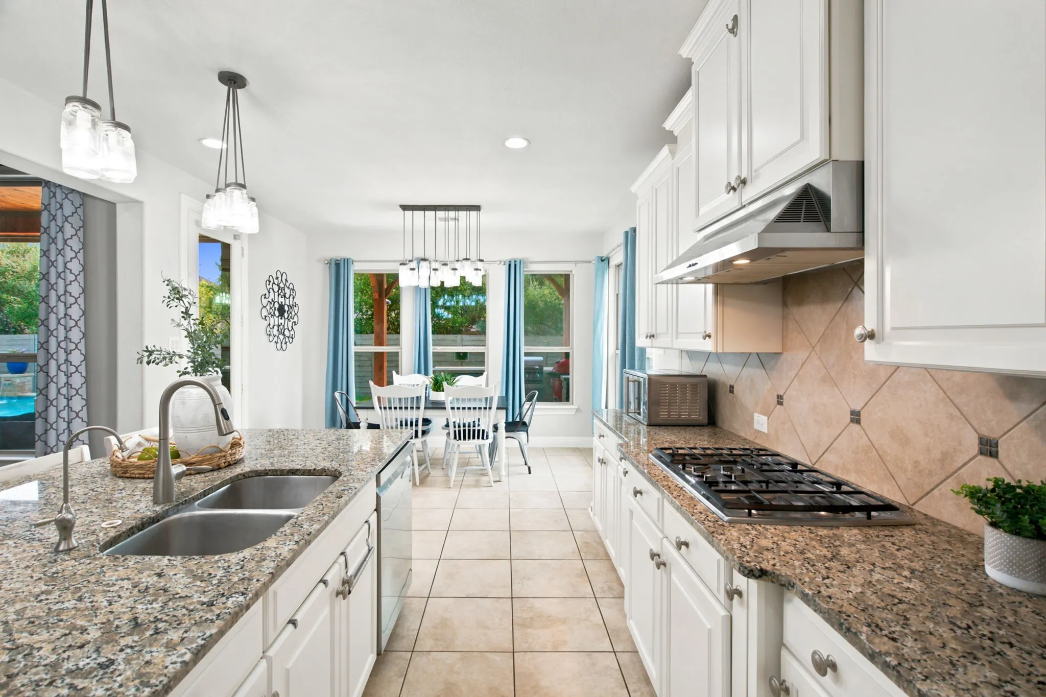 Gorgeous granite counterrtops and gas cooktop