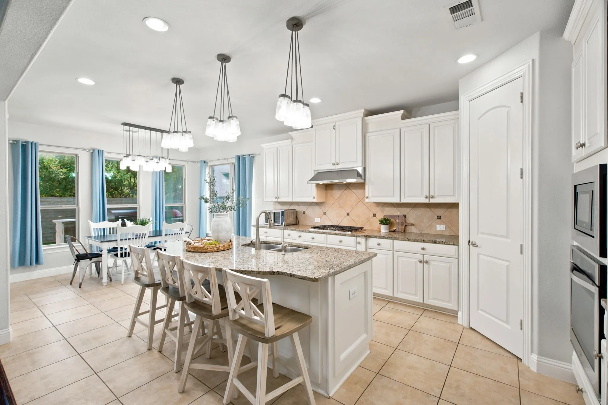 Eat in kitchen