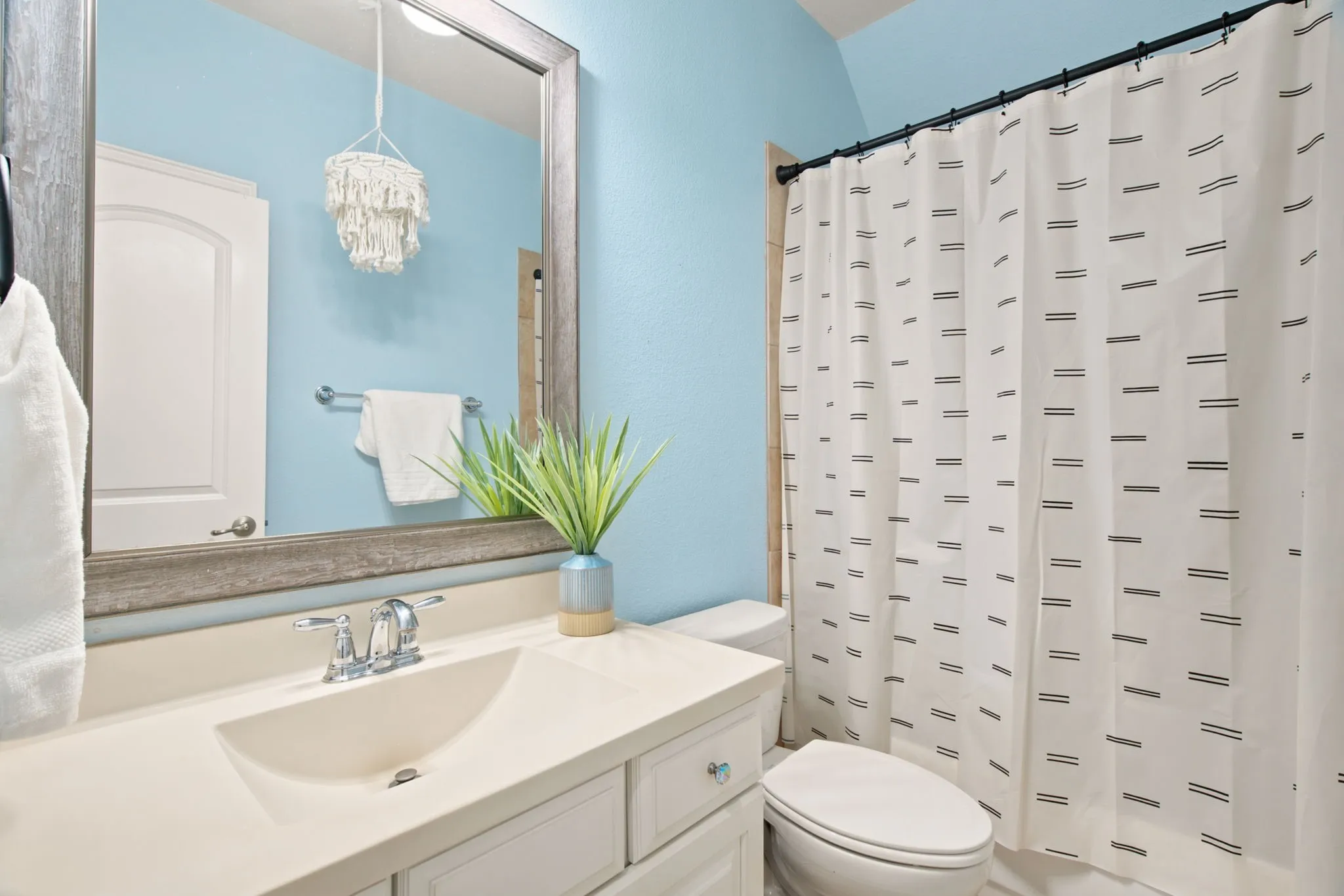 upstairs bathroom for guest