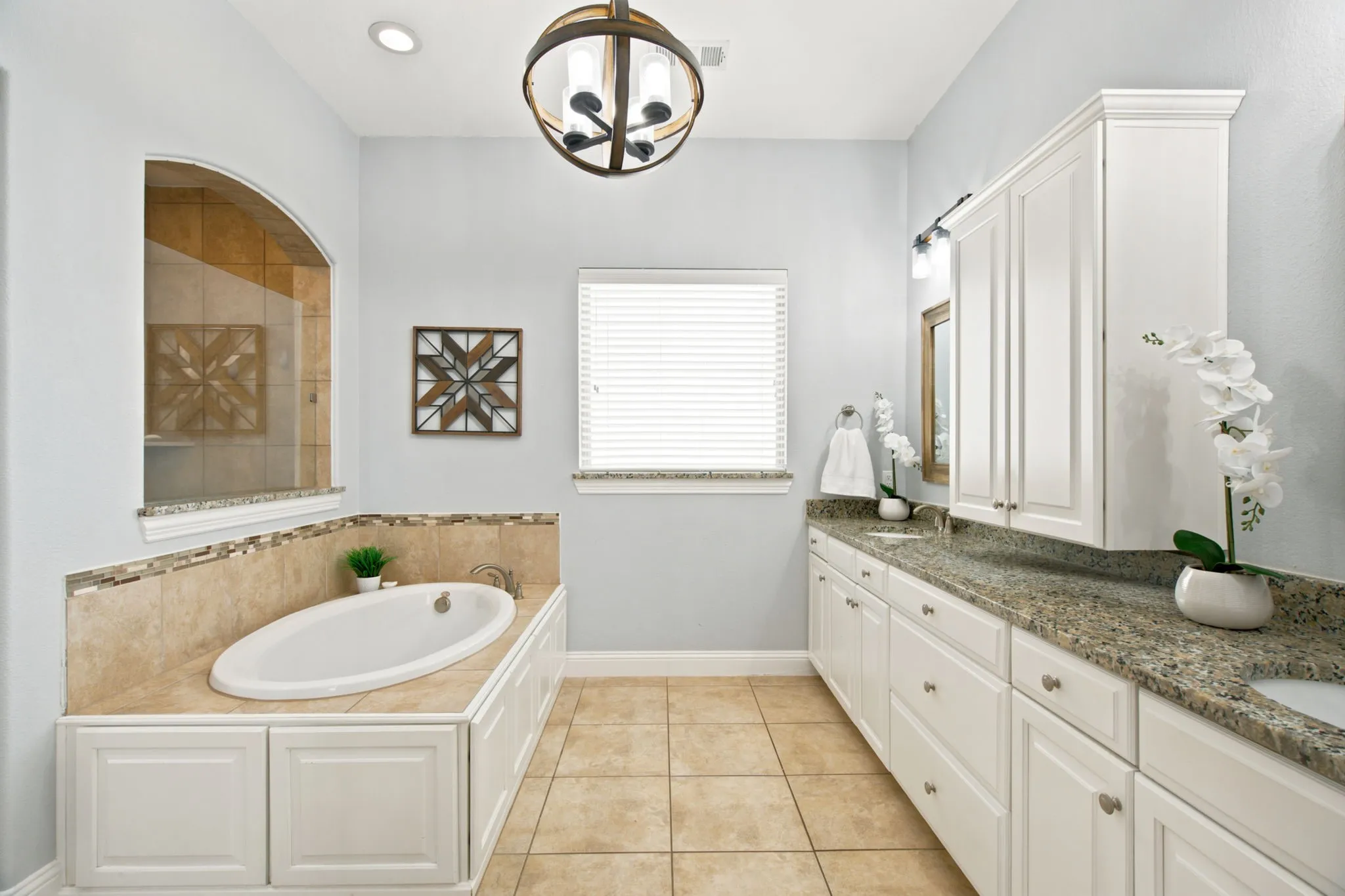 Primary bath closet connect to laundry