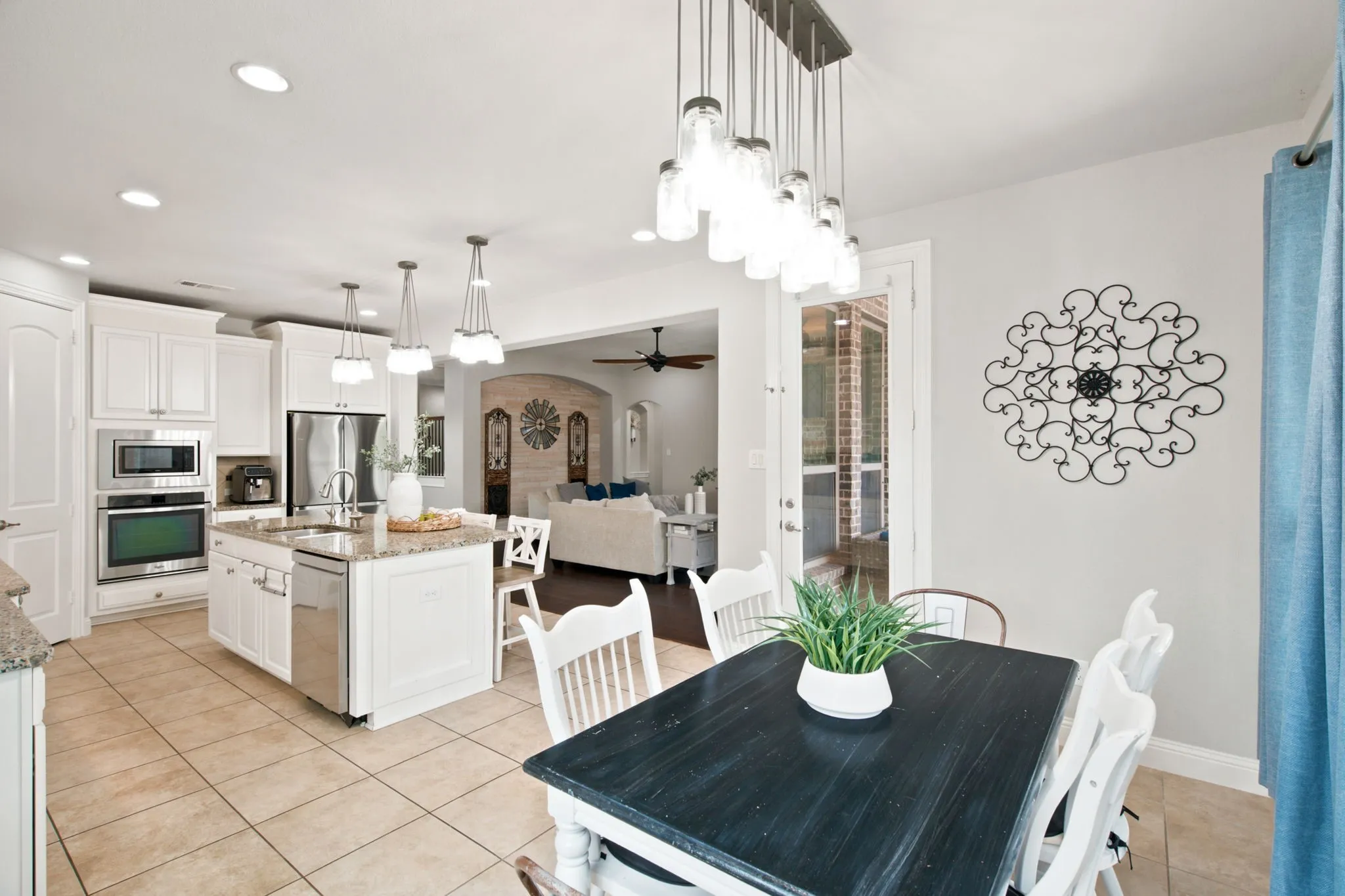 Eat in kitchen dining