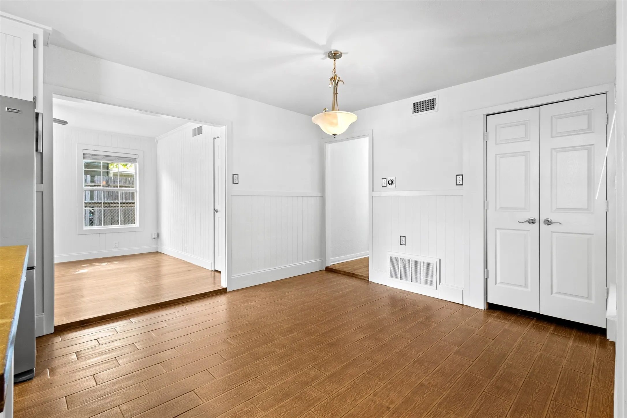Single Family Residence For Sale in Tarrant County , 5204 Roxie Street, Haltom City, Texas 76117, 3 Bedroom, 1 Bathroom, 1 Garage spaces, 1,384 Sqft, built in 1955, mls#21354200, Real Estate Agent in Haltom City, Homes For Sale in Tarrant county, Homes For Sale in Haltom City, Realtor in Haltom City Texas, Real Estate Brokerage Independent Realty Texas, Luminita Cordes Realtor
