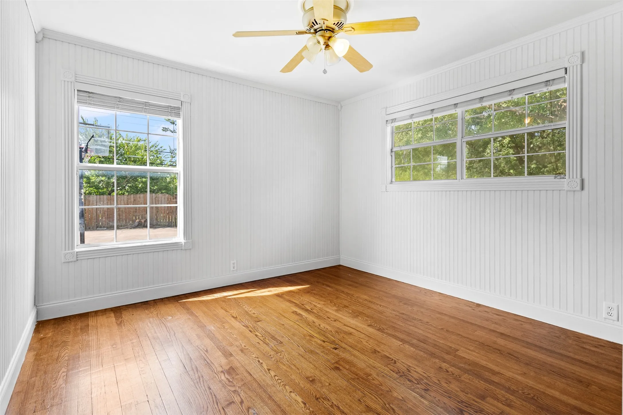 Single Family Residence For Sale in Tarrant County , 5204 Roxie Street, Haltom City, Texas 76117, 3 Bedroom, 1 Bathroom, 1 Garage spaces, 1,384 Sqft, built in 1955, mls#21354200, Real Estate Agent in Haltom City, Homes For Sale in Tarrant county, Homes For Sale in Haltom City, Realtor in Haltom City Texas, Real Estate Brokerage Independent Realty Texas, Luminita Cordes Realtor