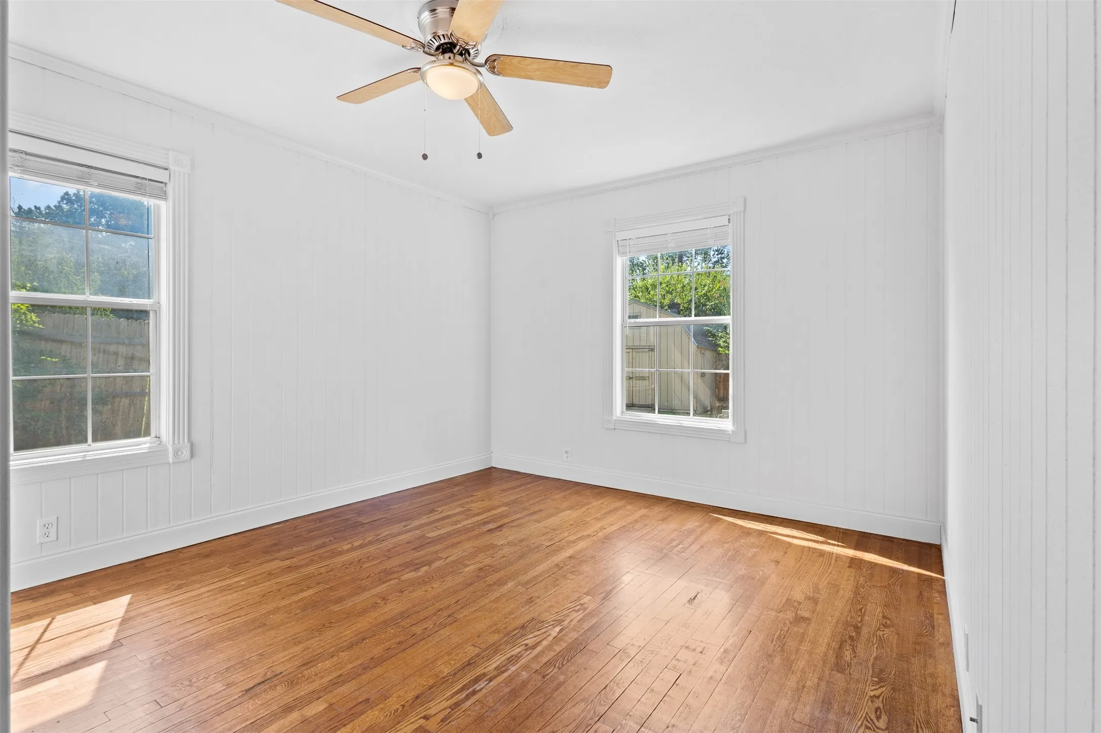 Single Family Residence For Sale in Tarrant County , 5204 Roxie Street, Haltom City, Texas 76117, 3 Bedroom, 1 Bathroom, 1 Garage spaces, 1,384 Sqft, built in 1955, mls#21354200, Real Estate Agent in Haltom City, Homes For Sale in Tarrant county, Homes For Sale in Haltom City, Realtor in Haltom City Texas, Real Estate Brokerage Independent Realty Texas, Luminita Cordes Realtor