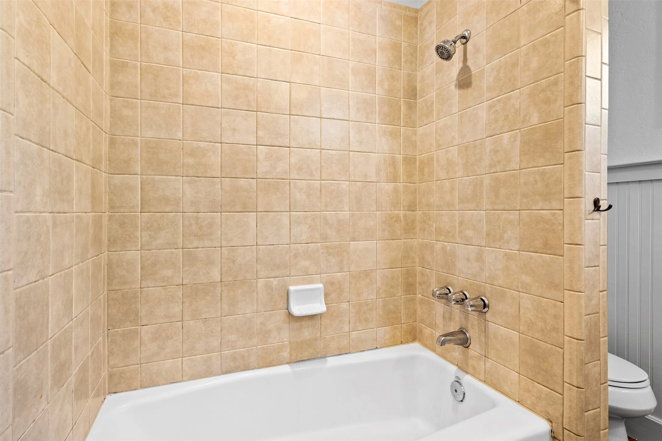 Single Family Residence For Sale in Tarrant County , 5204 Roxie Street, Haltom City, Texas 76117, 3 Bedroom, 1 Bathroom, 1 Garage spaces, 1,384 Sqft, built in 1955, mls#21354200, Real Estate Agent in Haltom City, Homes For Sale in Tarrant county, Homes For Sale in Haltom City, Realtor in Haltom City Texas, Real Estate Brokerage Independent Realty Texas, Luminita Cordes Realtor