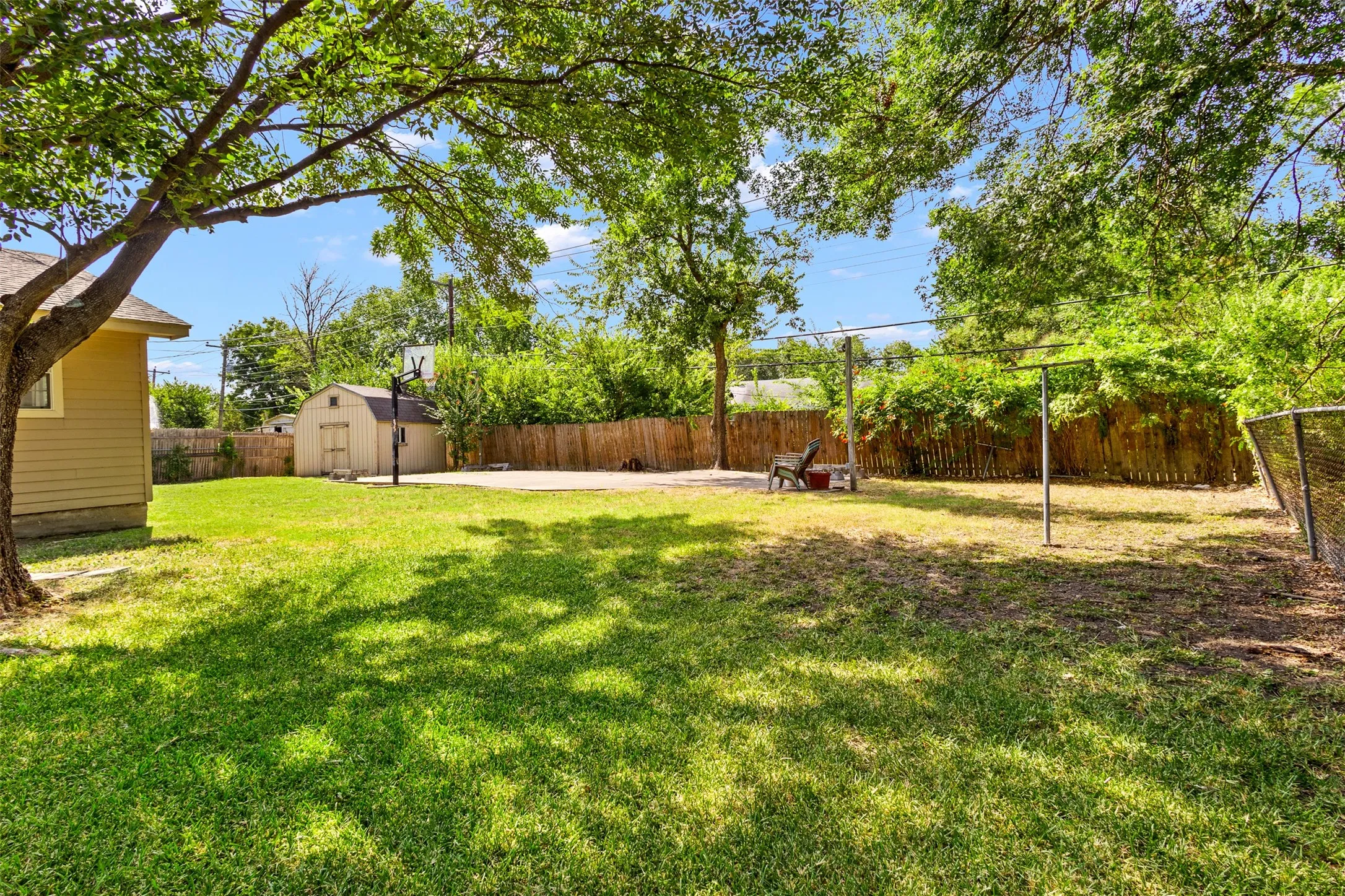 Single Family Residence For Sale in Tarrant County , 5204 Roxie Street, Haltom City, Texas 76117, 3 Bedroom, 1 Bathroom, 1 Garage spaces, 1,384 Sqft, built in 1955, mls#21354200, Real Estate Agent in Haltom City, Homes For Sale in Tarrant county, Homes For Sale in Haltom City, Realtor in Haltom City Texas, Real Estate Brokerage Independent Realty Texas, Luminita Cordes Realtor