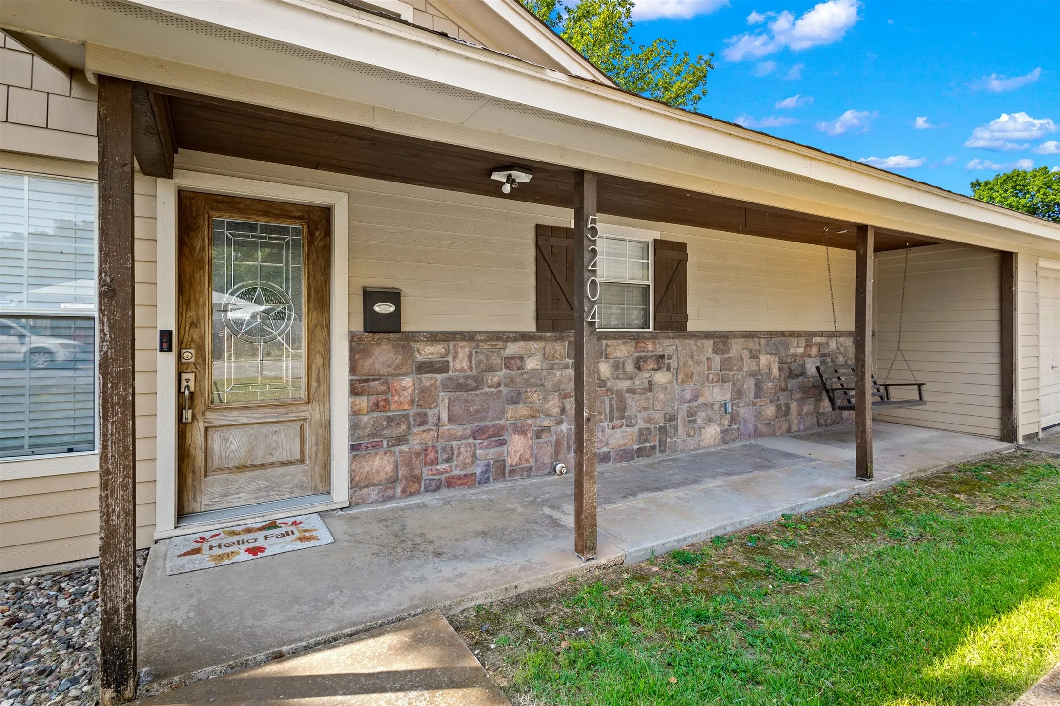 Single Family Residence For Sale in Tarrant County , 5204 Roxie Street, Haltom City, Texas 76117, 3 Bedroom, 1 Bathroom, 1 Garage spaces, 1,384 Sqft, built in 1955, mls#21354200, Real Estate Agent in Haltom City, Homes For Sale in Tarrant county, Homes For Sale in Haltom City, Realtor in Haltom City Texas, Real Estate Brokerage Independent Realty Texas, Luminita Cordes Realtor