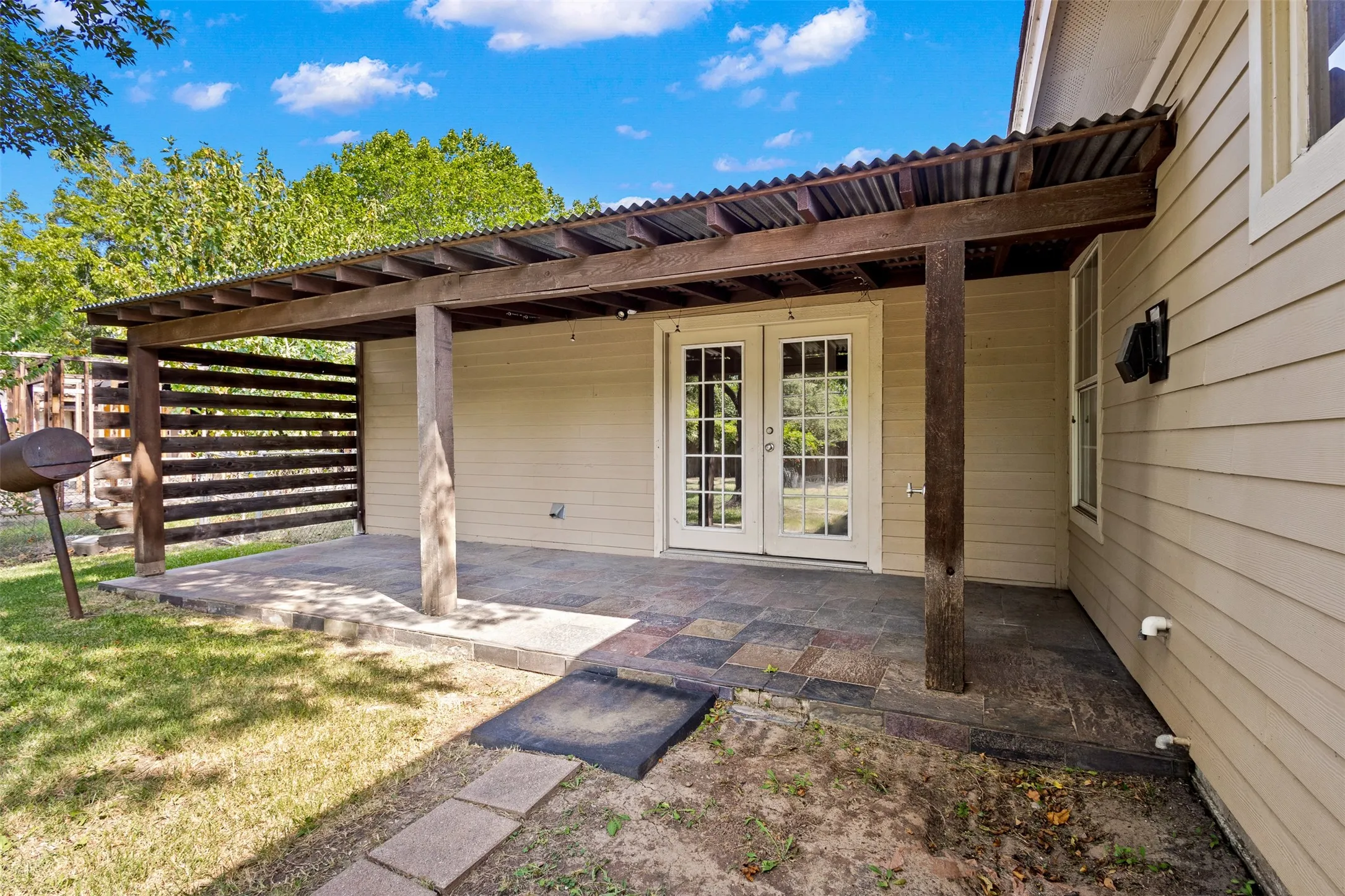 Single Family Residence For Sale in Tarrant County , 5204 Roxie Street, Haltom City, Texas 76117, 3 Bedroom, 1 Bathroom, 1 Garage spaces, 1,384 Sqft, built in 1955, mls#21354200, Real Estate Agent in Haltom City, Homes For Sale in Tarrant county, Homes For Sale in Haltom City, Realtor in Haltom City Texas, Real Estate Brokerage Independent Realty Texas, Luminita Cordes Realtor