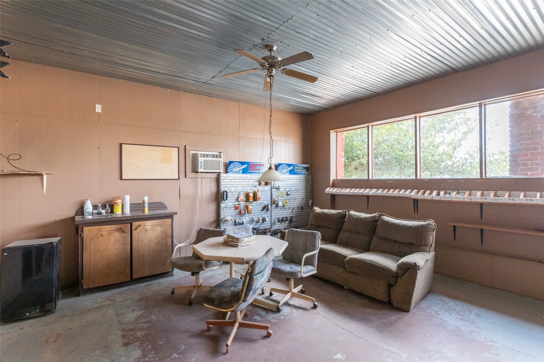 Business For Sale in Jones County , 249 E Lake Drive, Hamlin, Texas 79520, 0, 0, Garage spaces, 0 Sqft, built in 1930, mls#21354483, Real Estate Agent in Hamlin, Homes For Sale in Jones county, Homes For Sale in Hamlin, Realtor in Hamlin Texas, Real Estate Brokerage Independent Realty Texas, Luminita Cordes Realtor