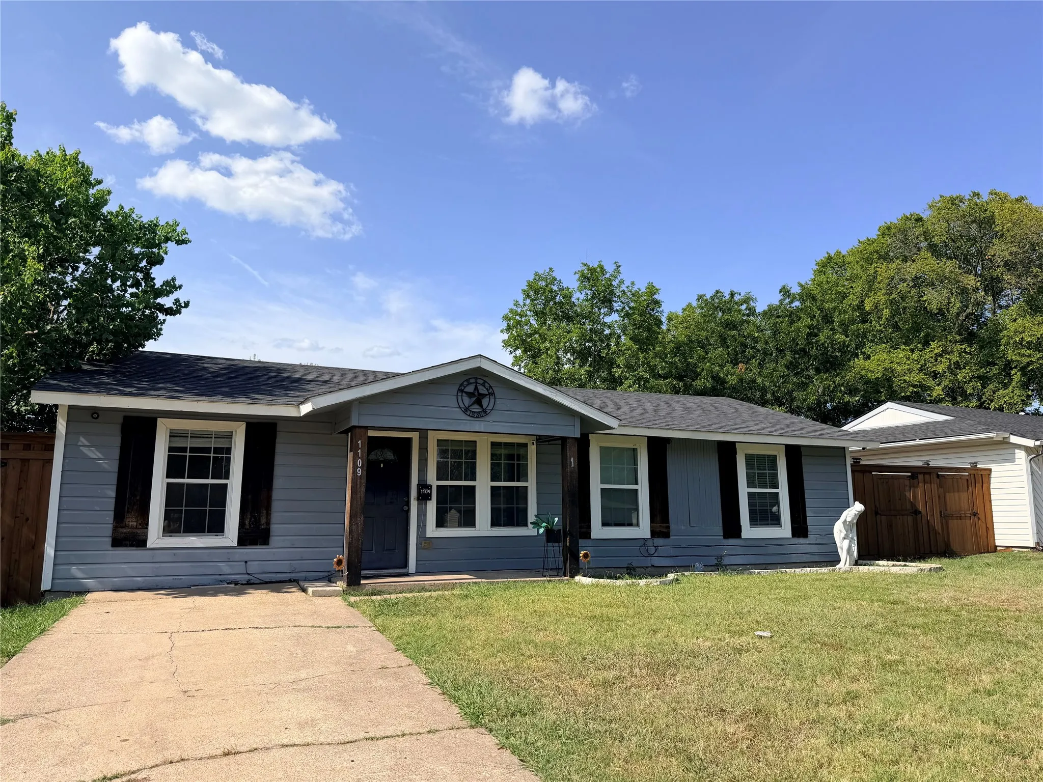 Single Family Residence For Rent in Dallas County , 1109 Leyenda Drive, Mesquite, Texas 75149, 3 Bedroom, 1 Bathroom, Garage spaces, 1,672 Sqft, built in 1958, Price $2,100, mls#21354492, Real Estate Agent in Mesquite, Homes For Rent in Dallas county, Homes For Rent in Mesquite, Realtor in Mesquite Texas, Real Estate Brokerage Independent Realty Texas, Luminita Cordes Realtor