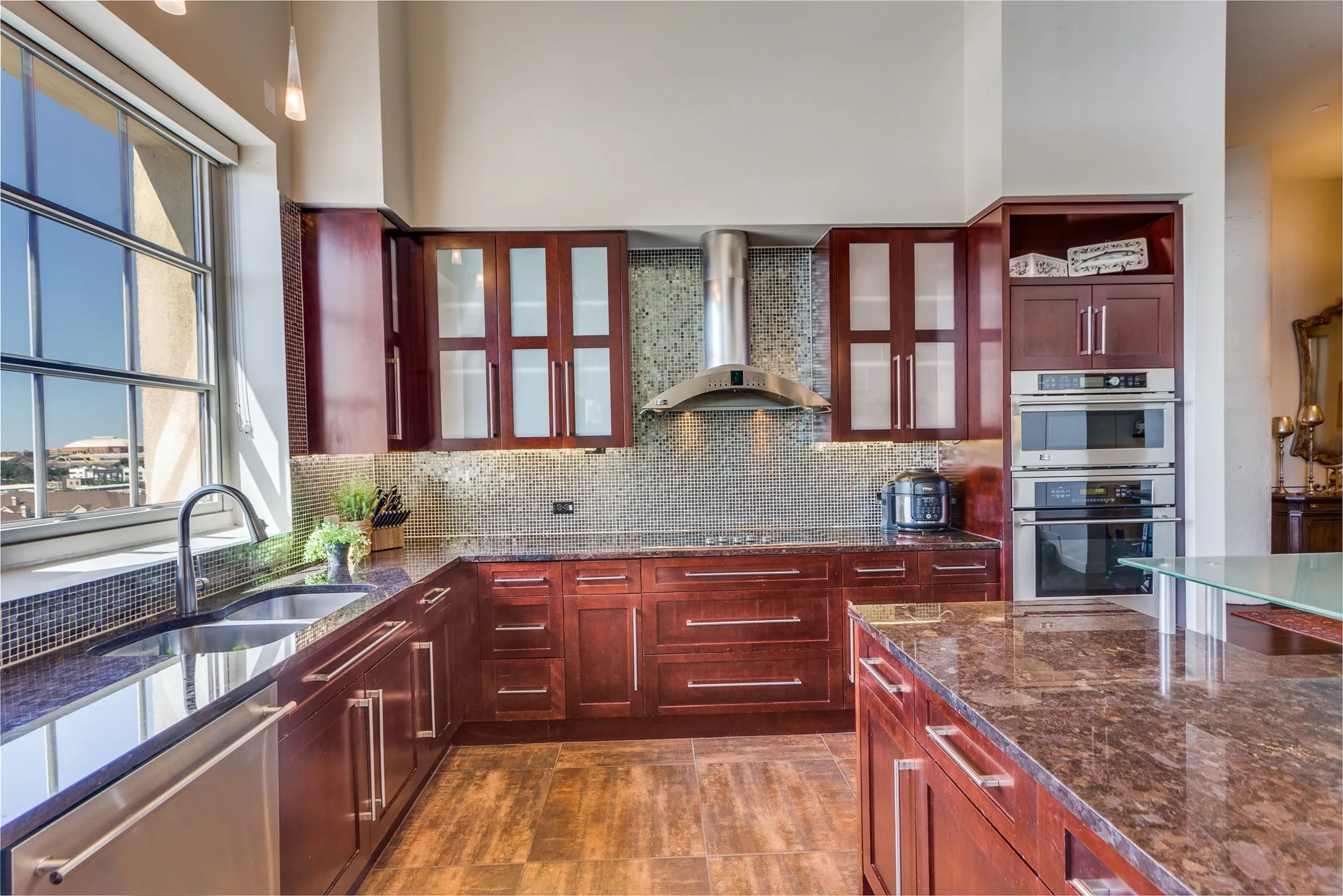 Condominium For Sale in Tarrant County , 2600 W 7th Street 1717, Fort Worth, Texas 76107, 3 Bedroom, 4 Bathroom, 2 Garage spaces, 3,035 Sqft, built in 1928, Price $969,000, mls#21352664, Real Estate Agent in Fort Worth, Homes For Sale in Tarrant county, Homes For Sale in Fort Worth, Realtor in Fort Worth Texas, Real Estate Brokerage Independent Realty Texas, Luminita Cordes Realtor
