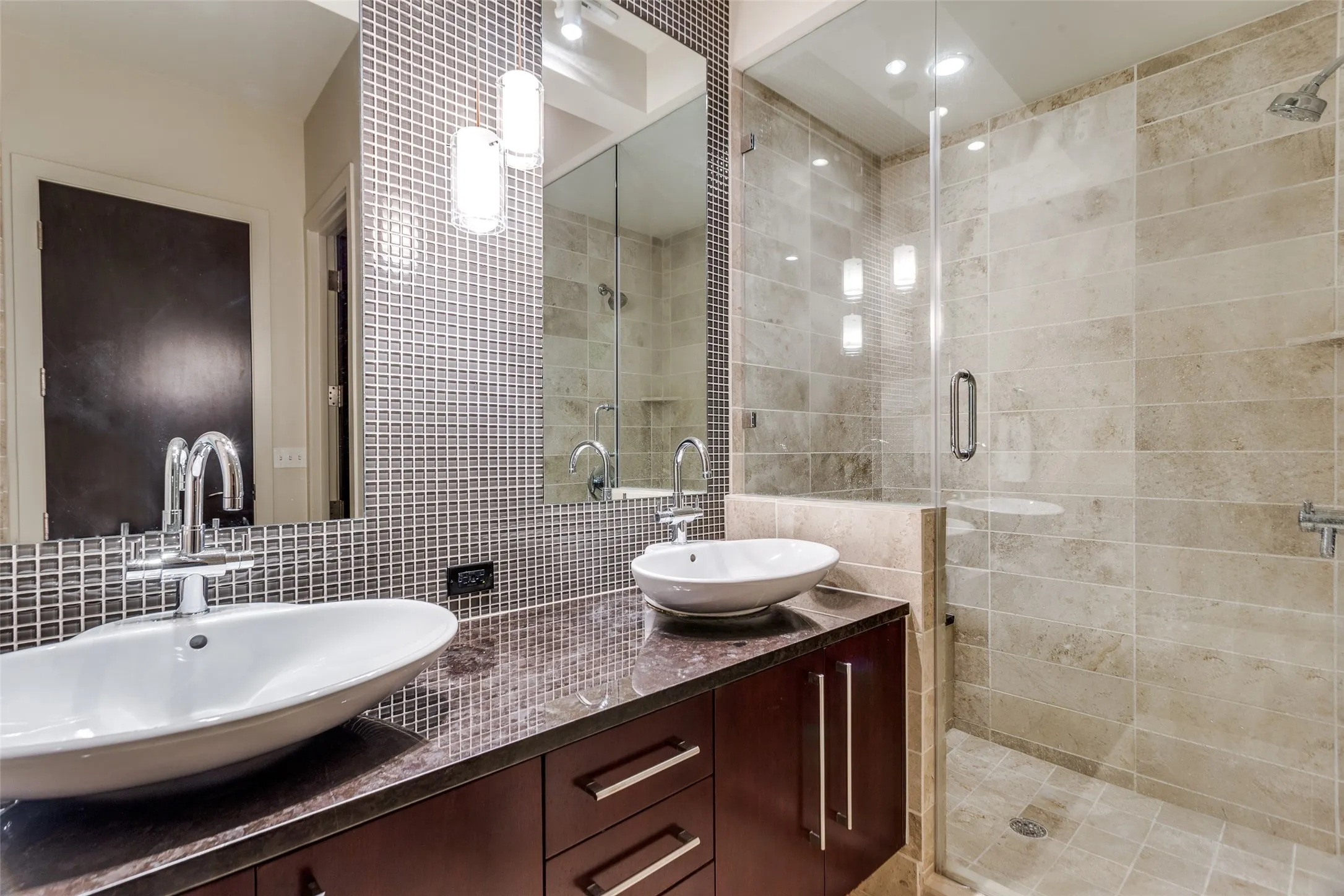 Condominium For Sale in Tarrant County , 2600 W 7th Street 1717, Fort Worth, Texas 76107, 3 Bedroom, 4 Bathroom, 2 Garage spaces, 3,035 Sqft, built in 1928, Price $969,000, mls#21352664, Real Estate Agent in Fort Worth, Homes For Sale in Tarrant county, Homes For Sale in Fort Worth, Realtor in Fort Worth Texas, Real Estate Brokerage Independent Realty Texas, Luminita Cordes Realtor