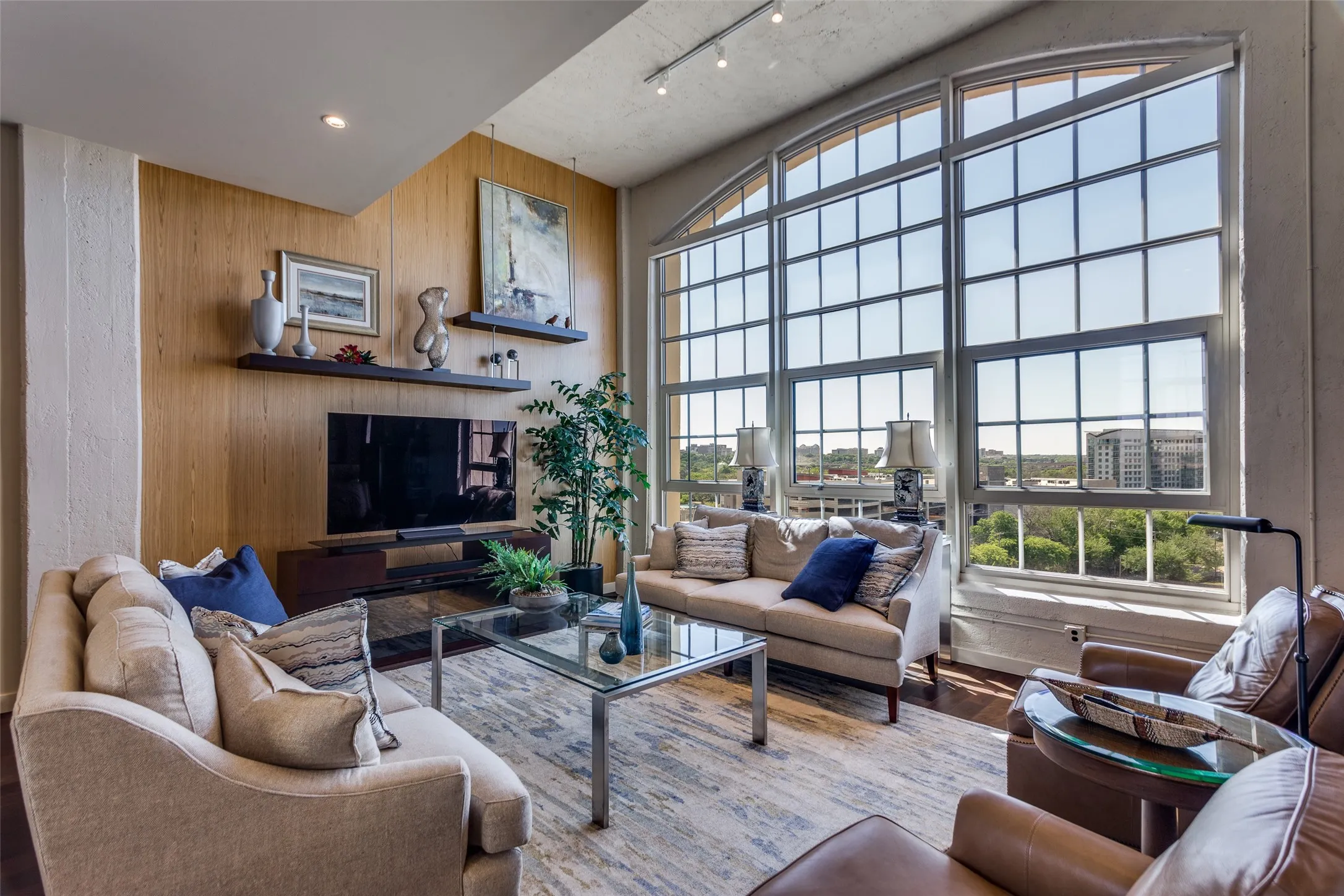 Condominium For Sale in Tarrant County , 2600 W 7th Street 1717, Fort Worth, Texas 76107, 3 Bedroom, 4 Bathroom, 2 Garage spaces, 3,035 Sqft, built in 1928, Price $969,000, mls#21352664, Real Estate Agent in Fort Worth, Homes For Sale in Tarrant county, Homes For Sale in Fort Worth, Realtor in Fort Worth Texas, Real Estate Brokerage Independent Realty Texas, Luminita Cordes Realtor